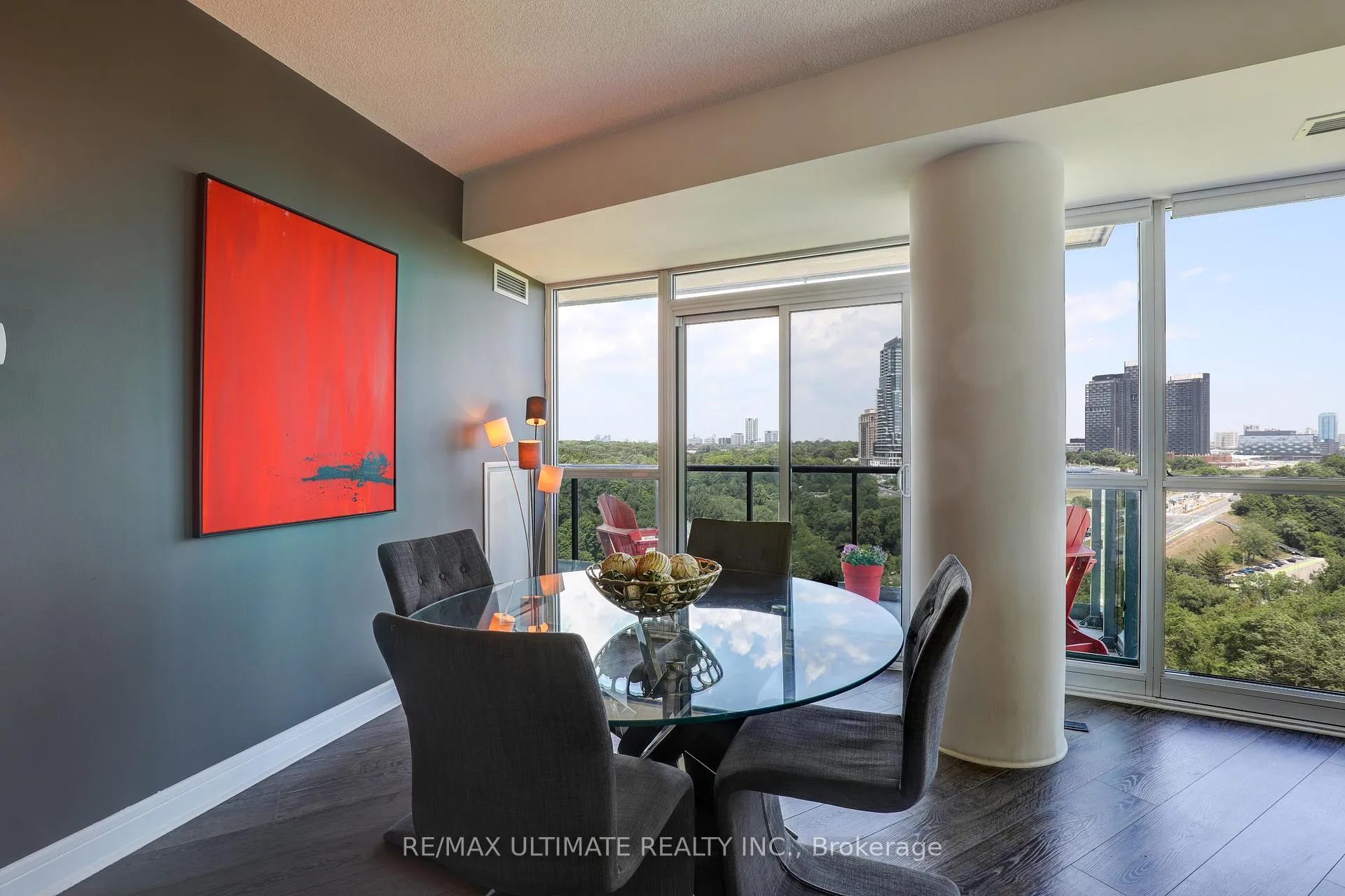 Photo 4 of Unit 807, 35 Brian Peck Crescent, Toronto, Leaside — HOMEH