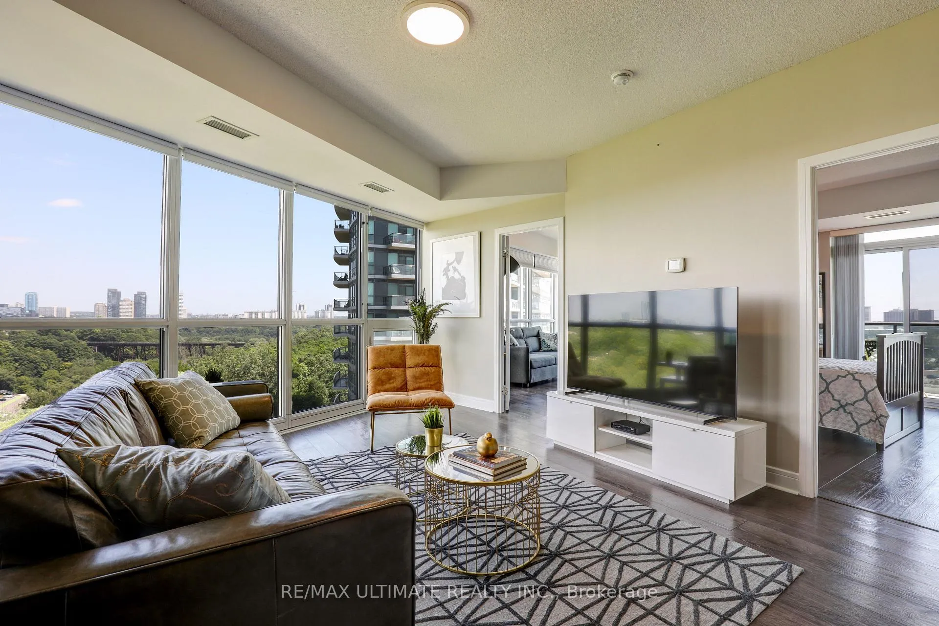 Photo 6 of Unit 807, 35 Brian Peck Crescent, Toronto, Leaside — HOMEH