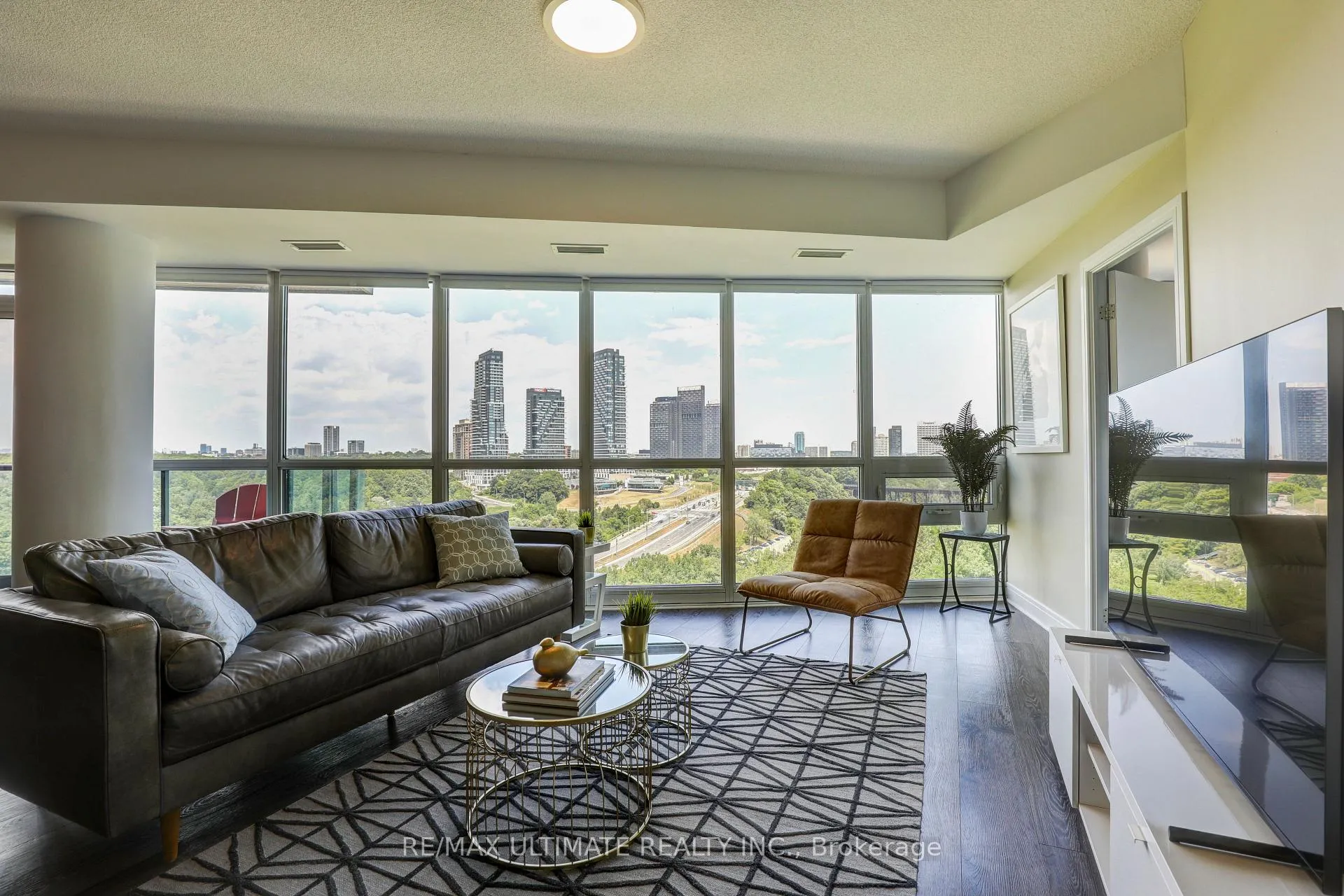 Photo 7 of Unit 807, 35 Brian Peck Crescent, Toronto, Leaside — HOMEH