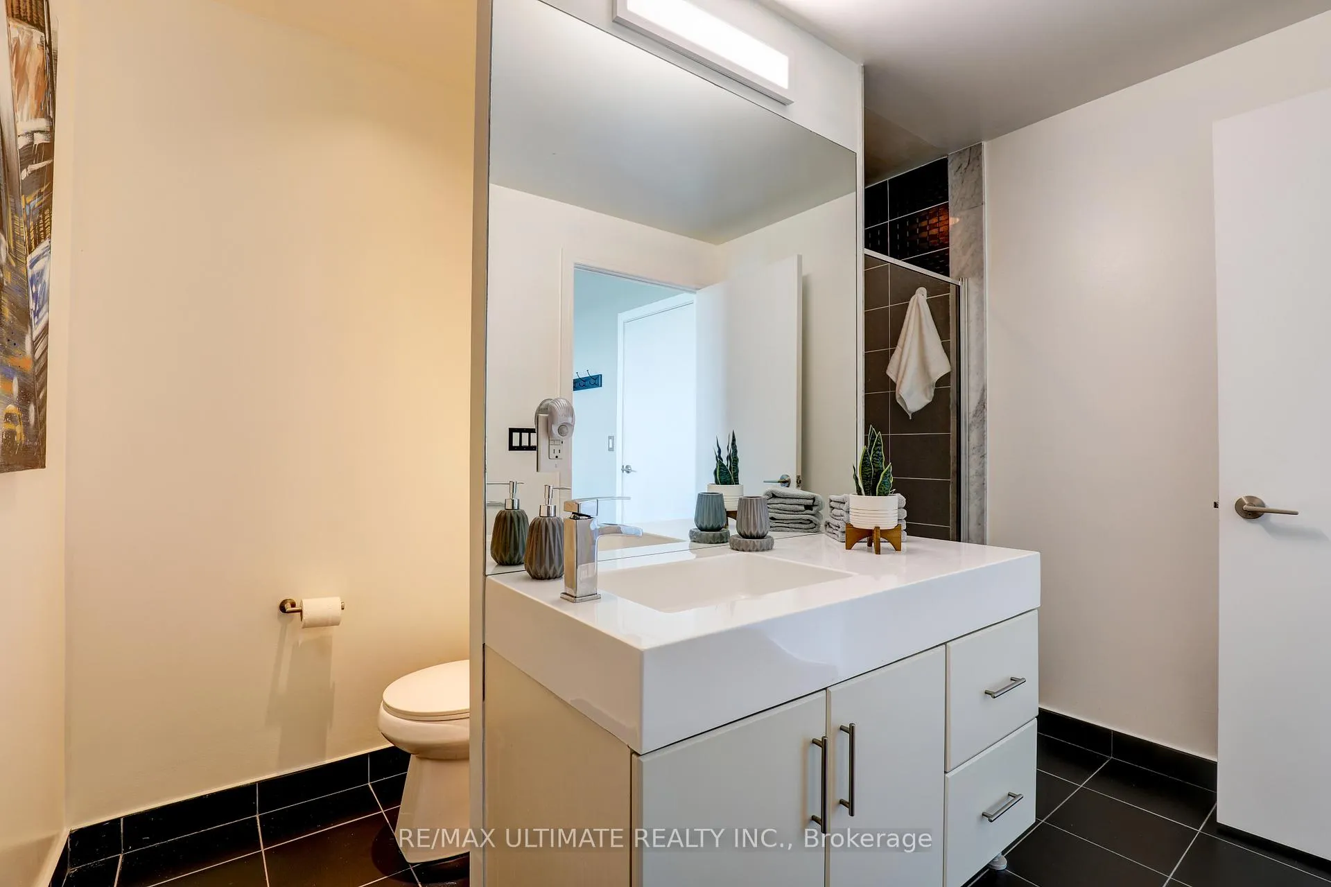 Photo 15 of Unit 807, 35 Brian Peck Crescent, Toronto, Leaside — HOMEH