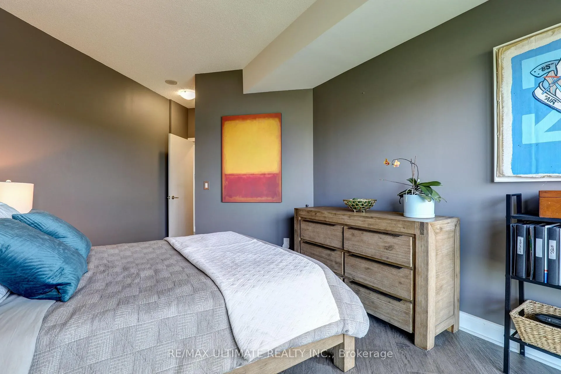 Photo 17 of Unit 807, 35 Brian Peck Crescent, Toronto, Leaside — HOMEH