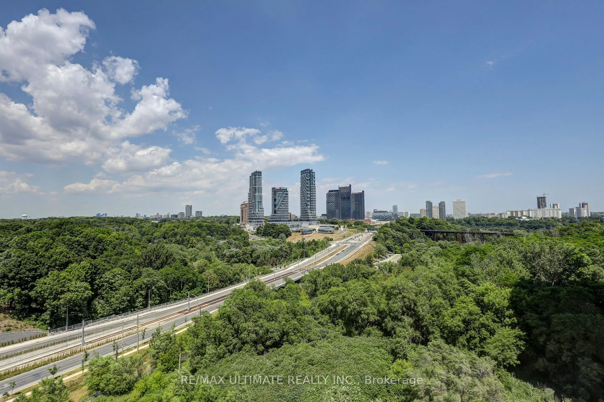 Photo 21 of Unit 807, 35 Brian Peck Crescent, Toronto, Leaside — HOMEH