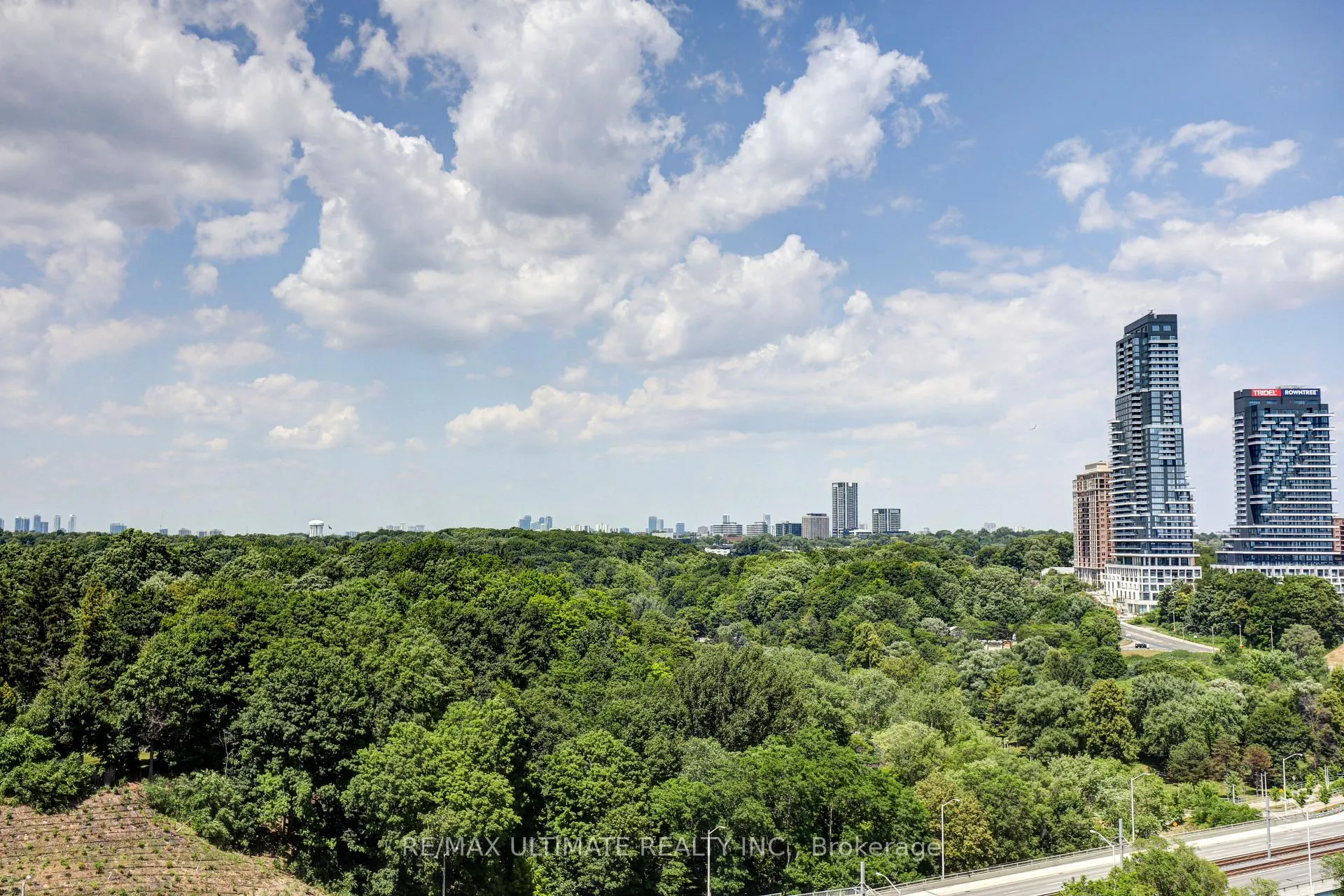 Photo 22 of Unit 807, 35 Brian Peck Crescent, Toronto, Leaside — HOMEH