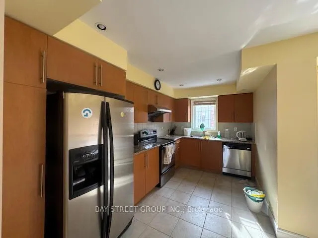 Photo 3 of 156 Legends Way, Markham, Unionville — HOMEH