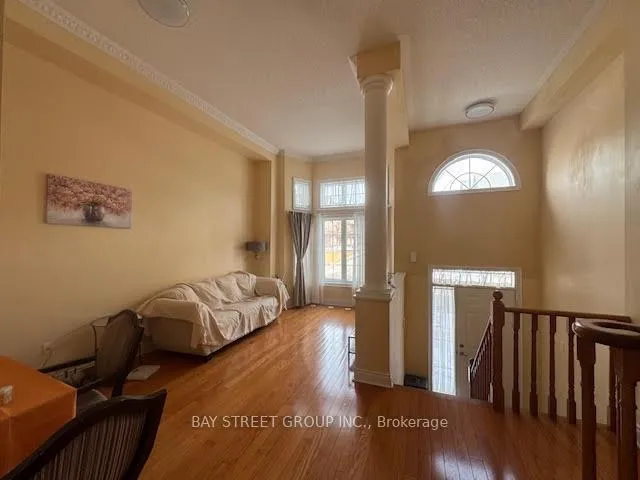 Photo 4 of 156 Legends Way, Markham, Unionville — HOMEH