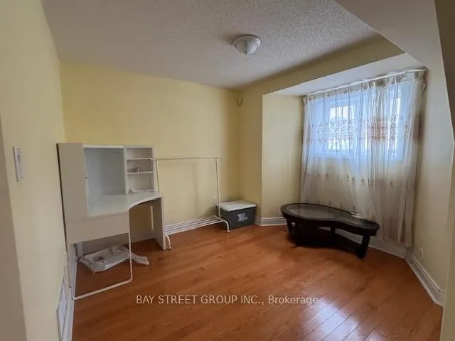 Photo 9 of 156 Legends Way, Markham, Unionville — HOMEH
