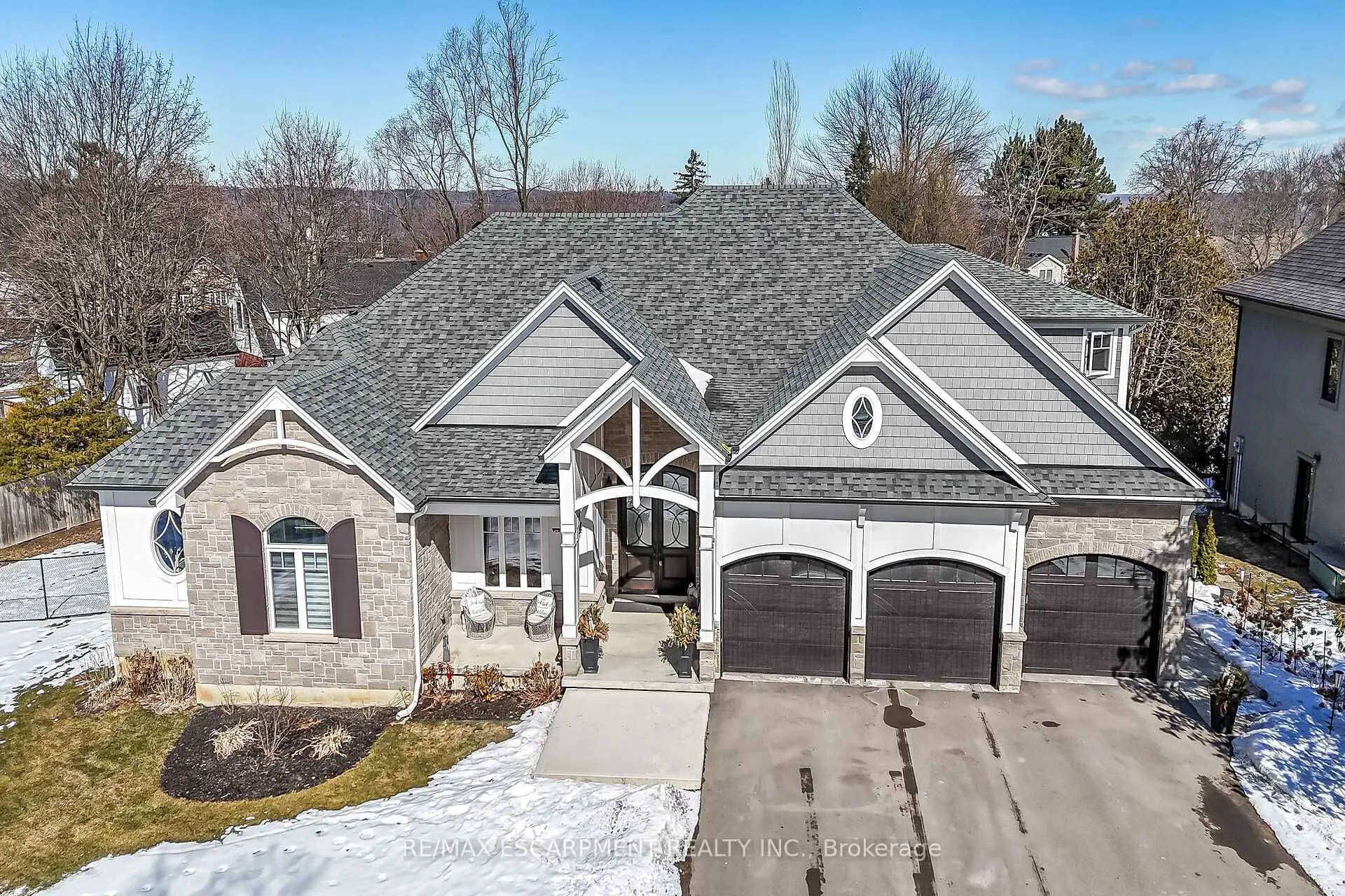 Photo 1 of 747 Vernon Place, Hamilton, Ancaster — HOMEH