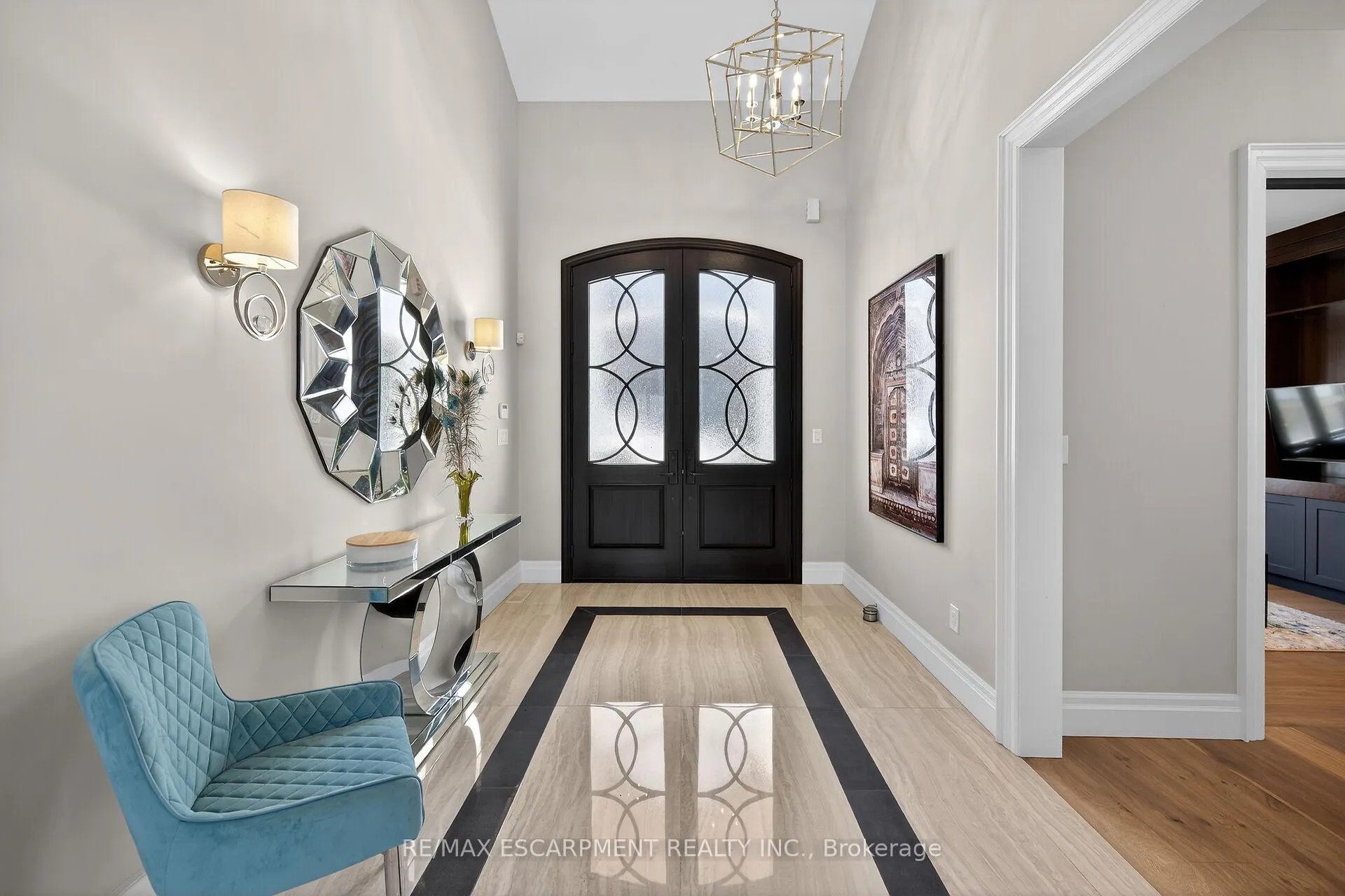 Photo 4 of 747 Vernon Place, Hamilton, Ancaster — HOMEH