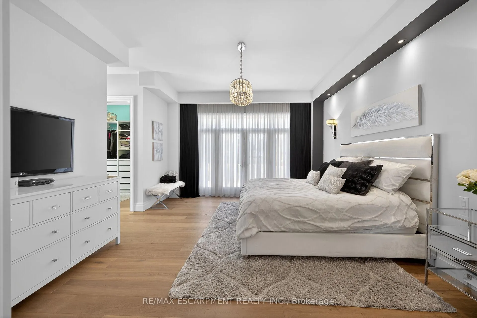 Photo 16 of 747 Vernon Place, Hamilton, Ancaster — HOMEH