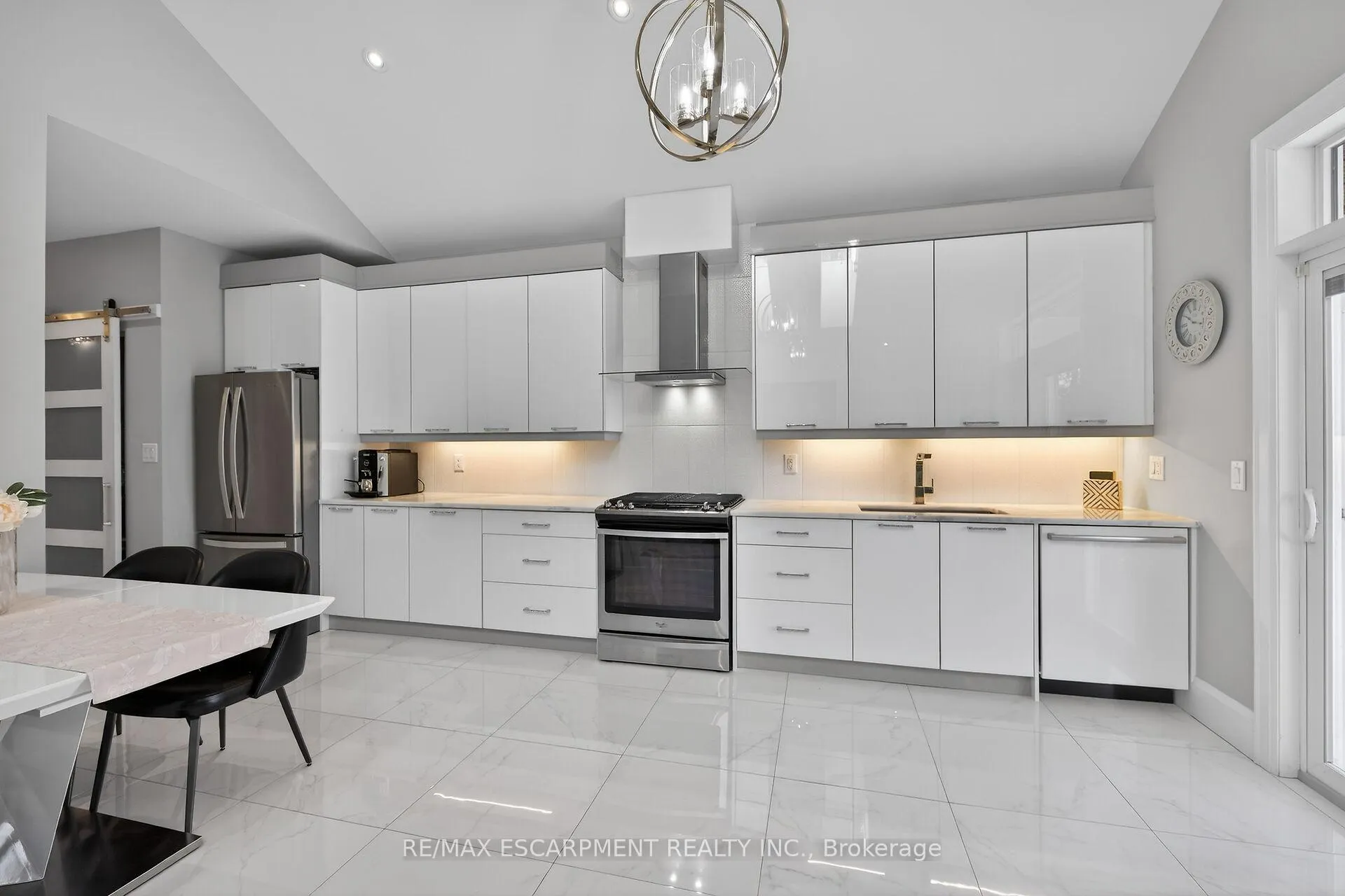 Photo 38 of 747 Vernon Place, Hamilton, Ancaster — HOMEH
