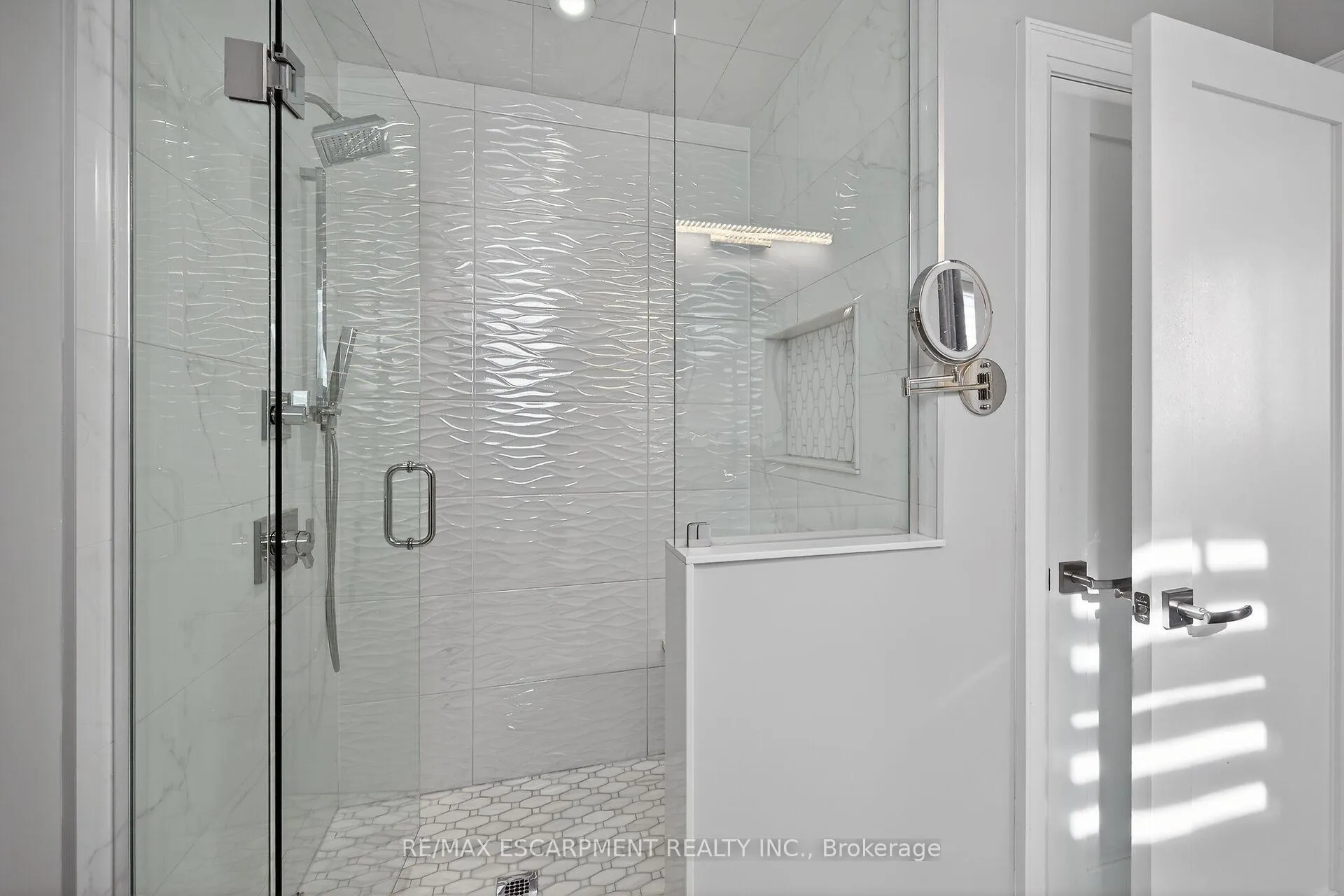 Photo 43 of 747 Vernon Place, Hamilton, Ancaster — HOMEH