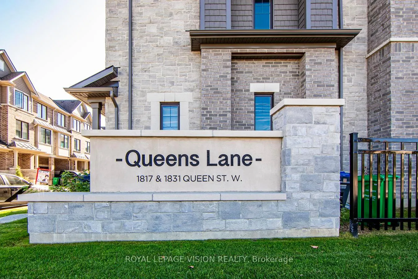 Photo 3 of 14 Folcroft Street, Brampton, Credit Valley — HOMEH