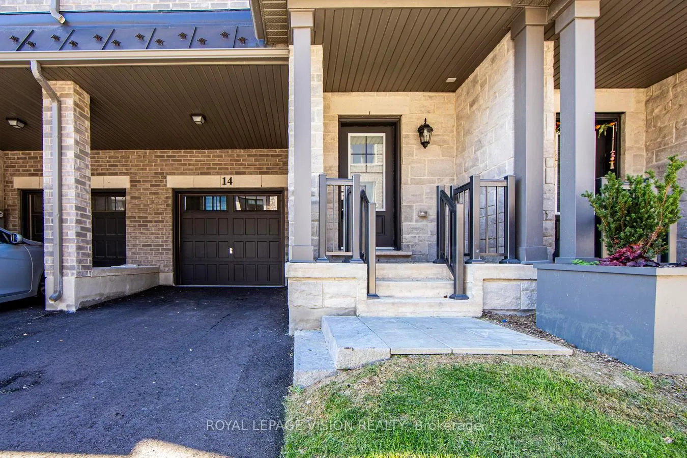 Photo 4 of 14 Folcroft Street, Brampton, Credit Valley — HOMEH