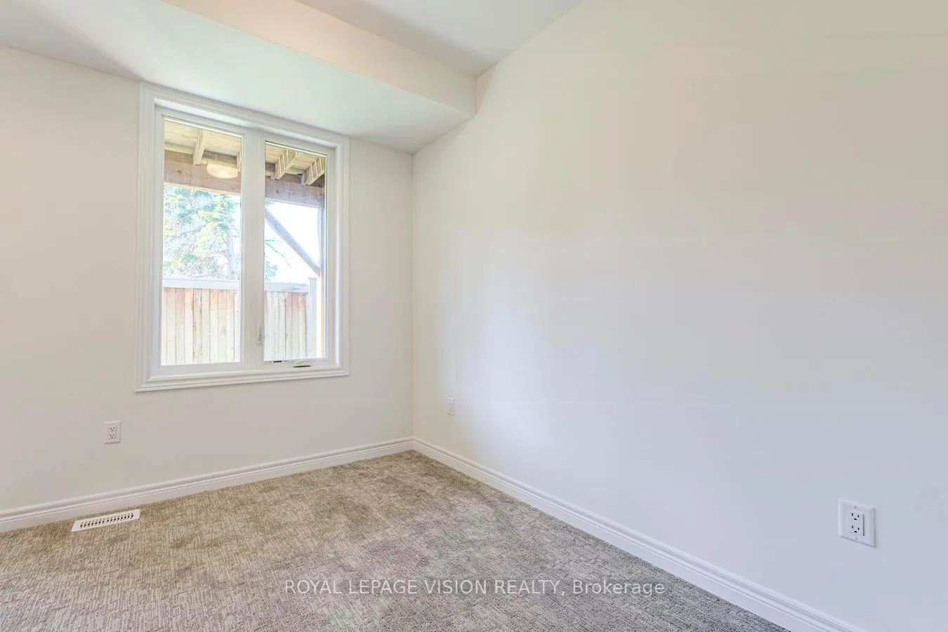 Photo 7 of 14 Folcroft Street, Brampton, Credit Valley — HOMEH
