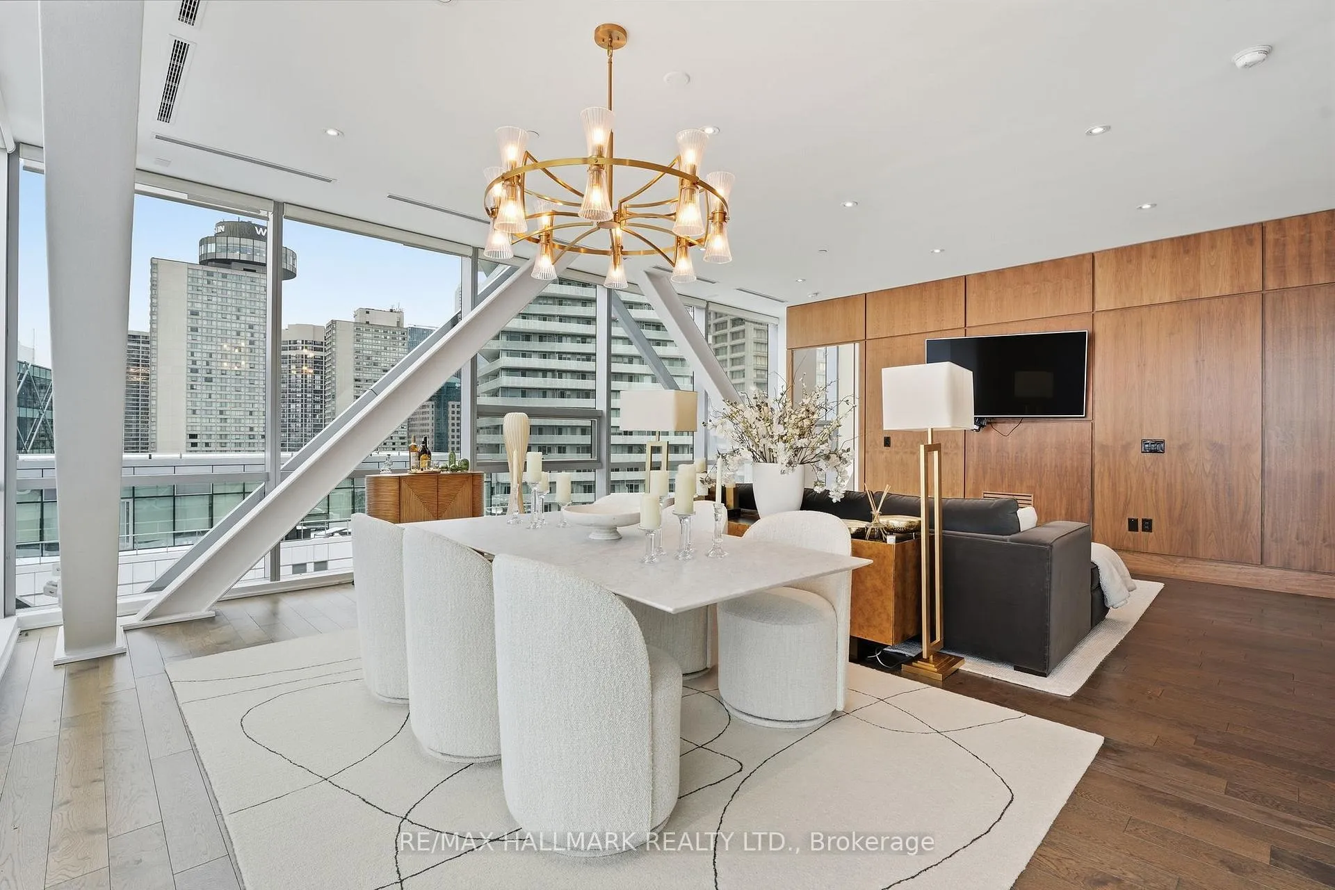 Photo 4 of Unit 1301, 39 Queens Quay E, Toronto, Waterfront Communities — HOMEH