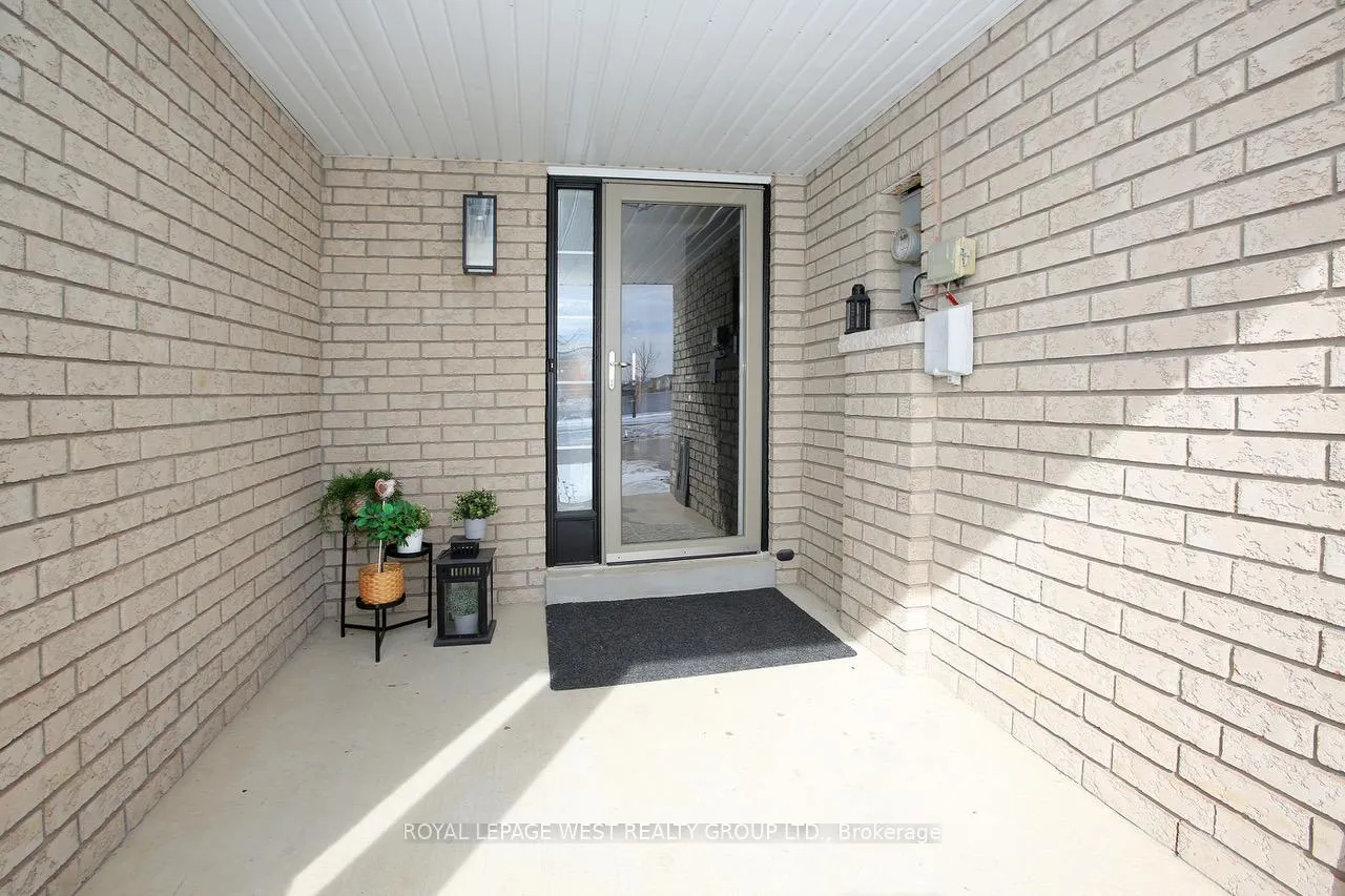 Photo 4 of 104 Kirkland Place, Whitby, Williamsburg — HOMEH