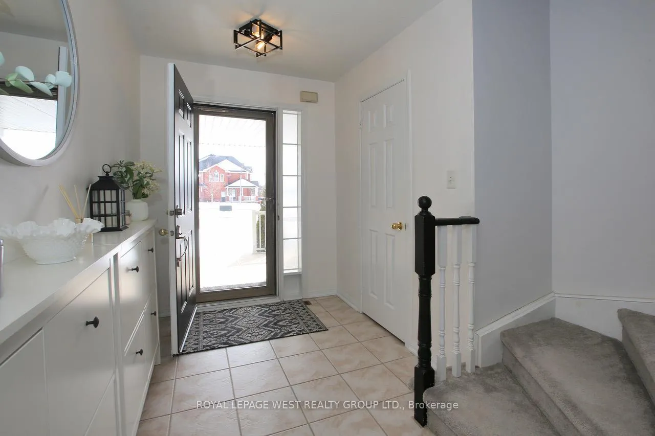 Photo 5 of 104 Kirkland Place, Whitby, Williamsburg — HOMEH