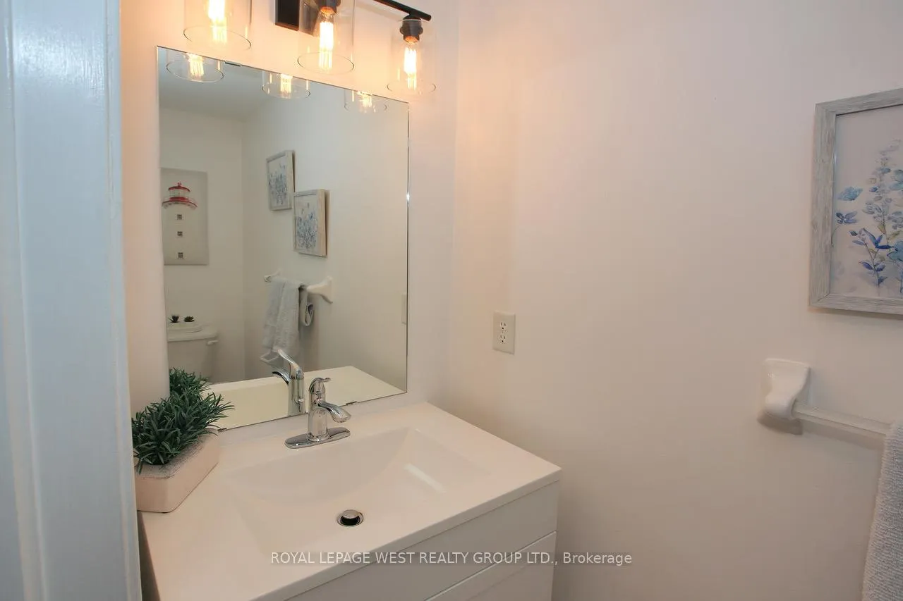 Photo 6 of 104 Kirkland Place, Whitby, Williamsburg — HOMEH