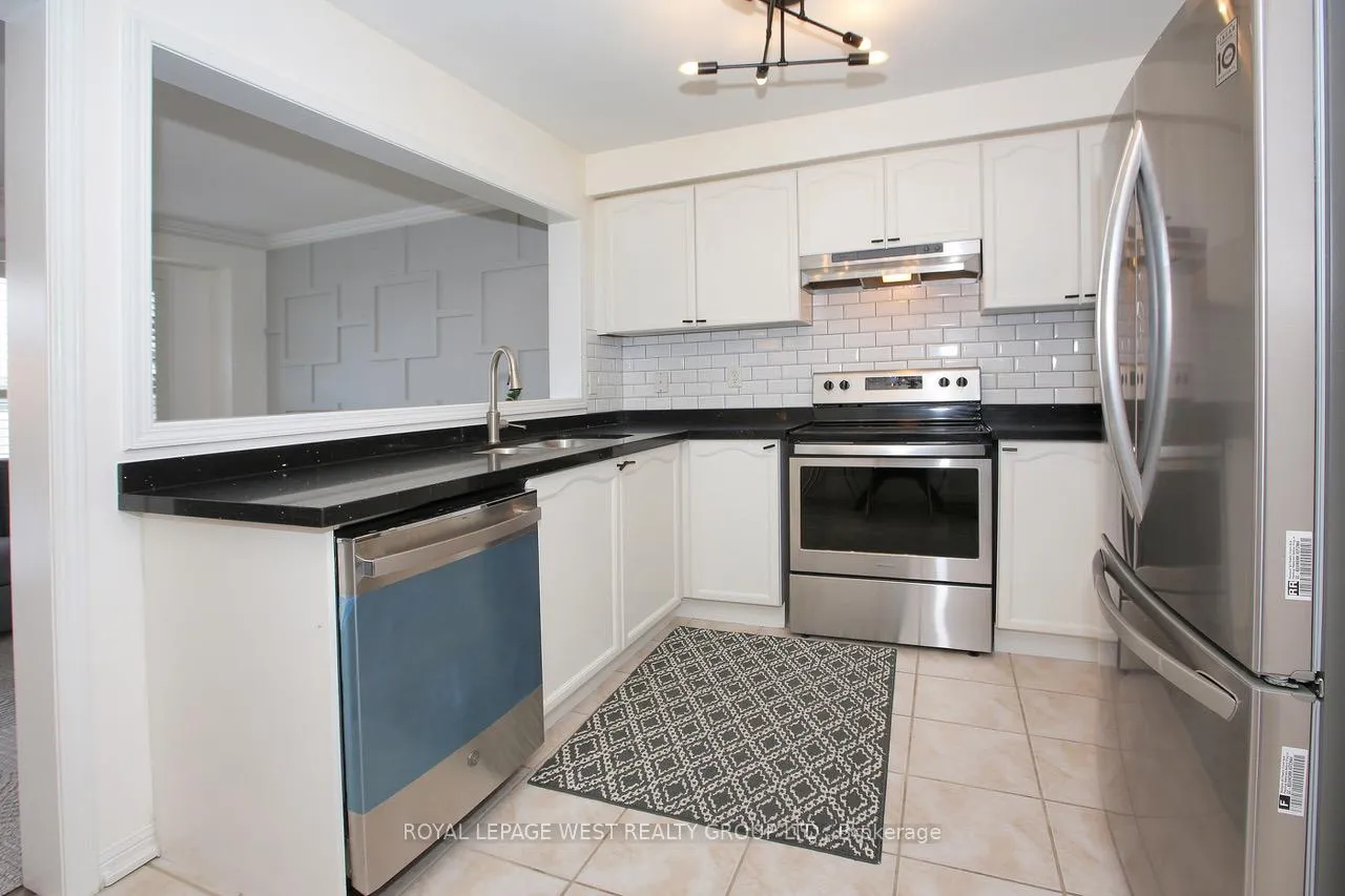 Photo 10 of 104 Kirkland Place, Whitby, Williamsburg — HOMEH