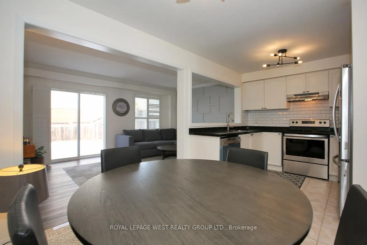 Photo 11 of 104 Kirkland Place, Whitby, Williamsburg — HOMEH