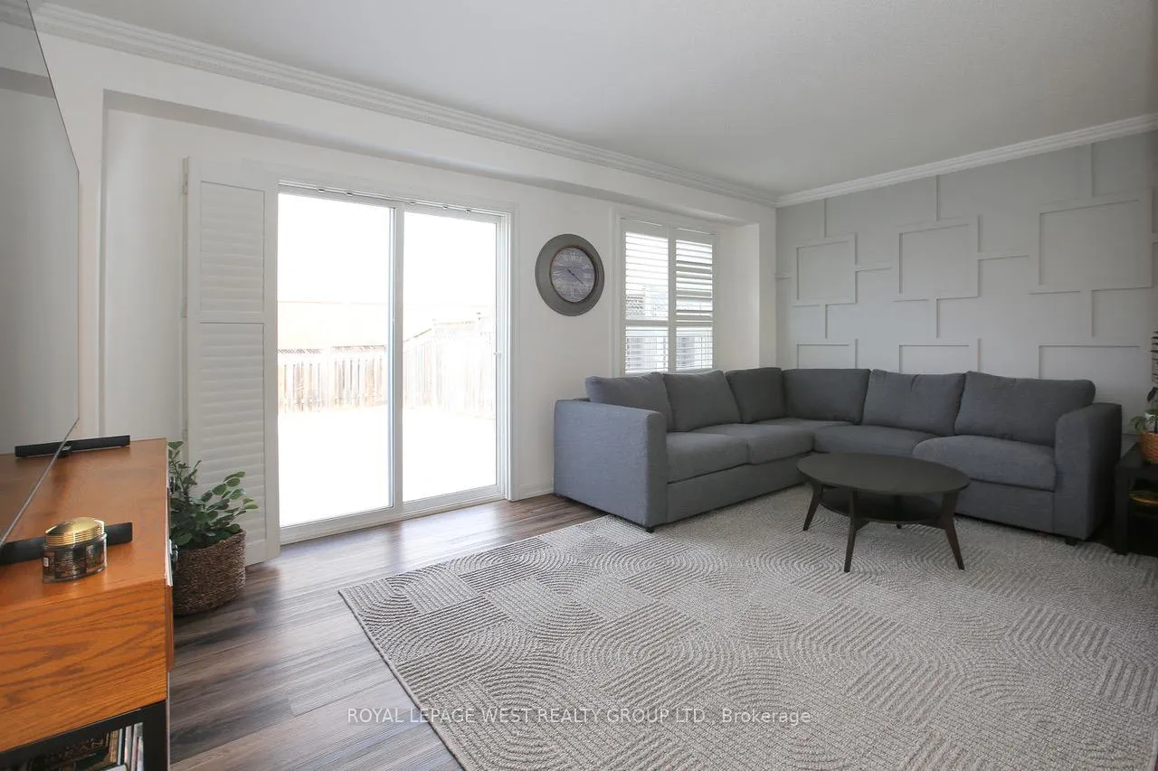 Photo 12 of 104 Kirkland Place, Whitby, Williamsburg — HOMEH