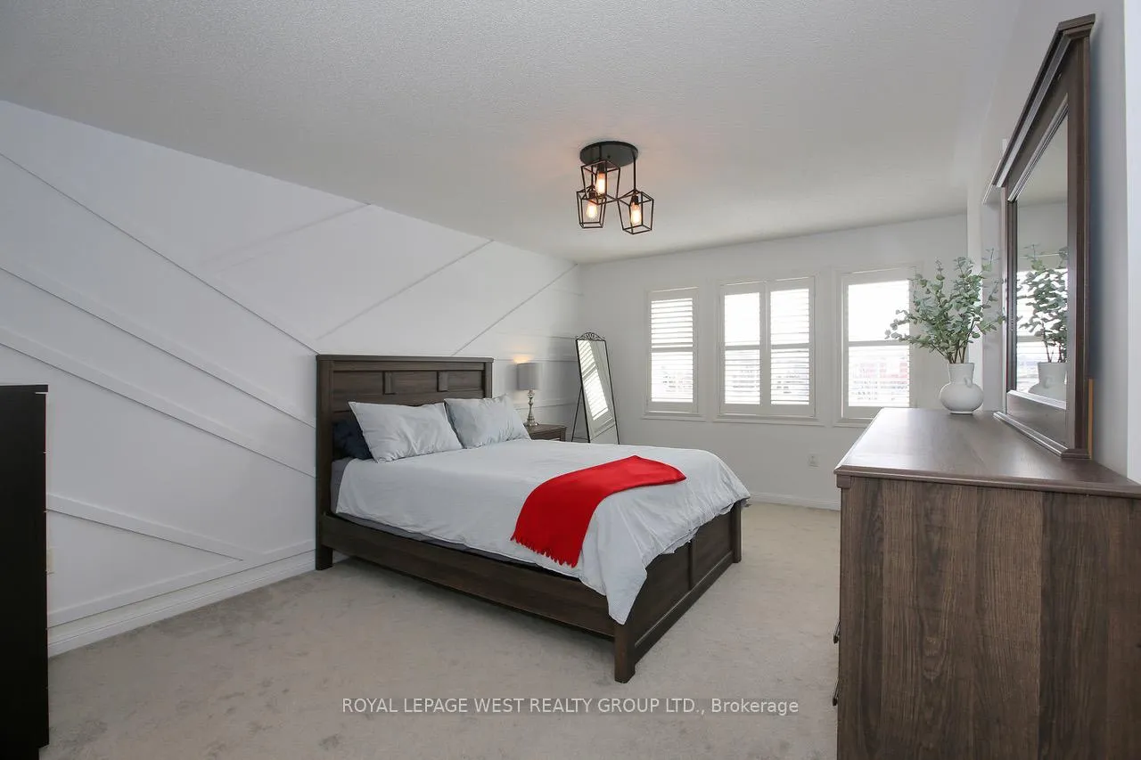 Photo 20 of 104 Kirkland Place, Whitby, Williamsburg — HOMEH