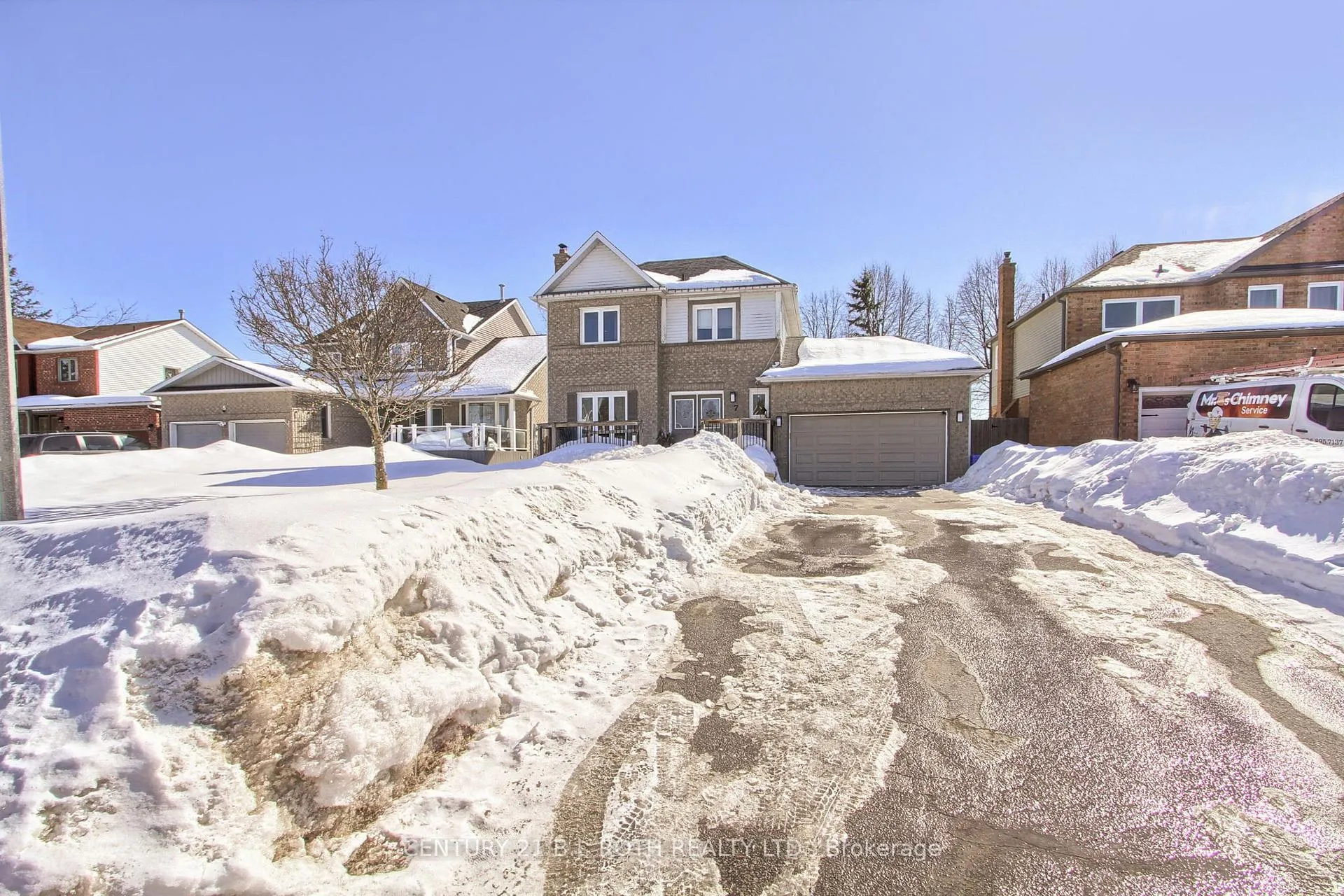 Photo 2 of 7 Fontaine Drive, Georgina, Keswick North — HOMEH