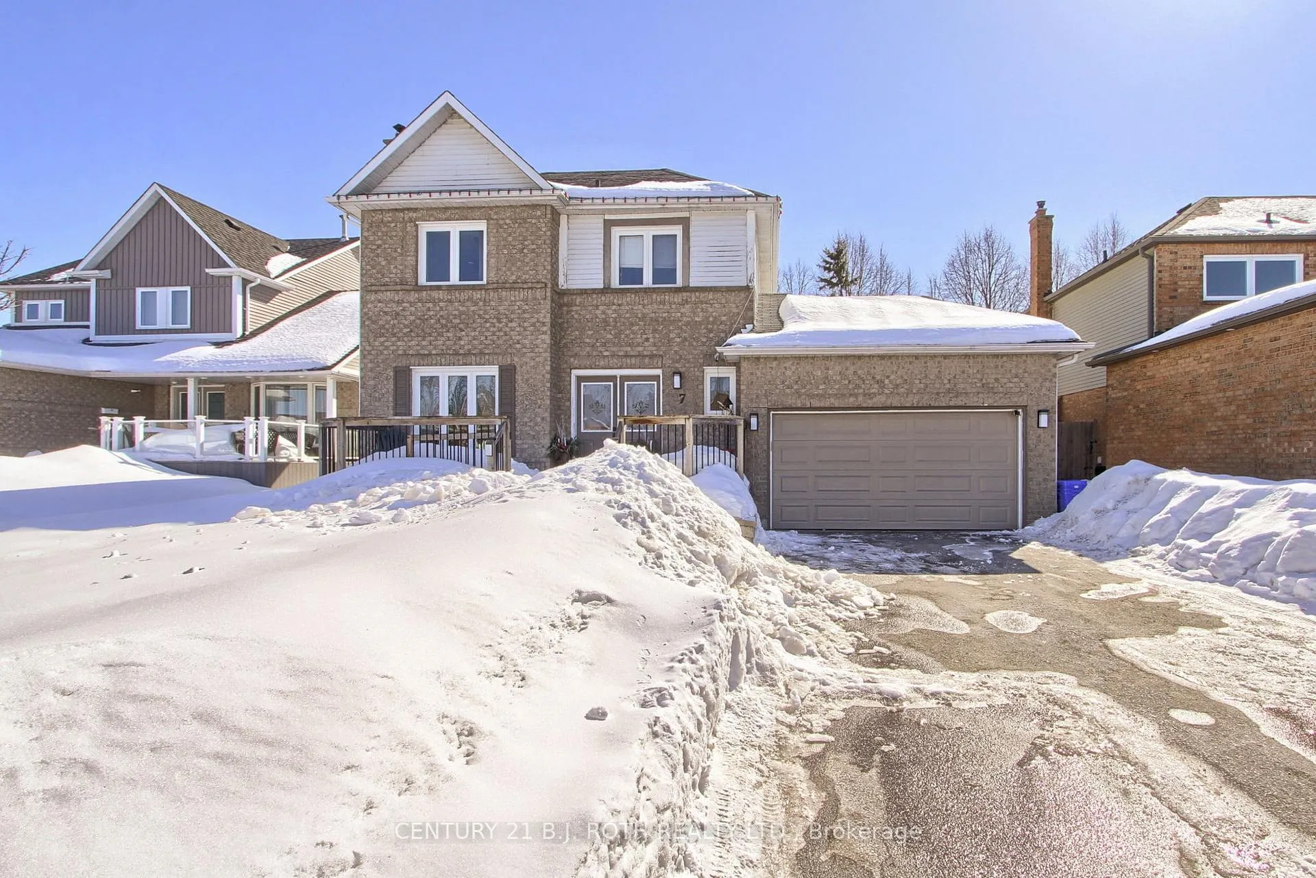 Photo 3 of 7 Fontaine Drive, Georgina, Keswick North — HOMEH