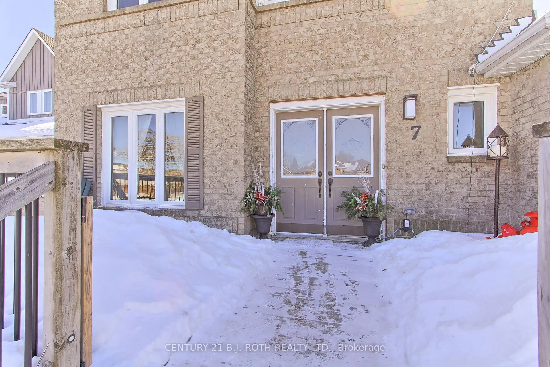 Photo 4 of 7 Fontaine Drive, Georgina, Keswick North — HOMEH