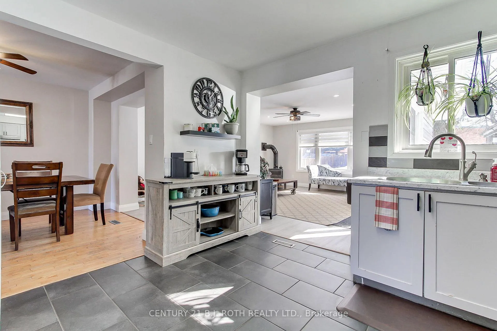 Photo 10 of 7 Fontaine Drive, Georgina, Keswick North — HOMEH