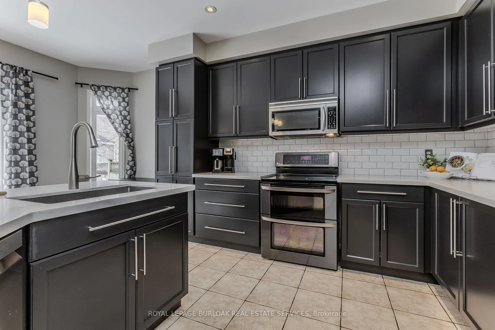 Photo 6 of 2170 Jardine Crescent, Burlington, Orchard — HOMEH