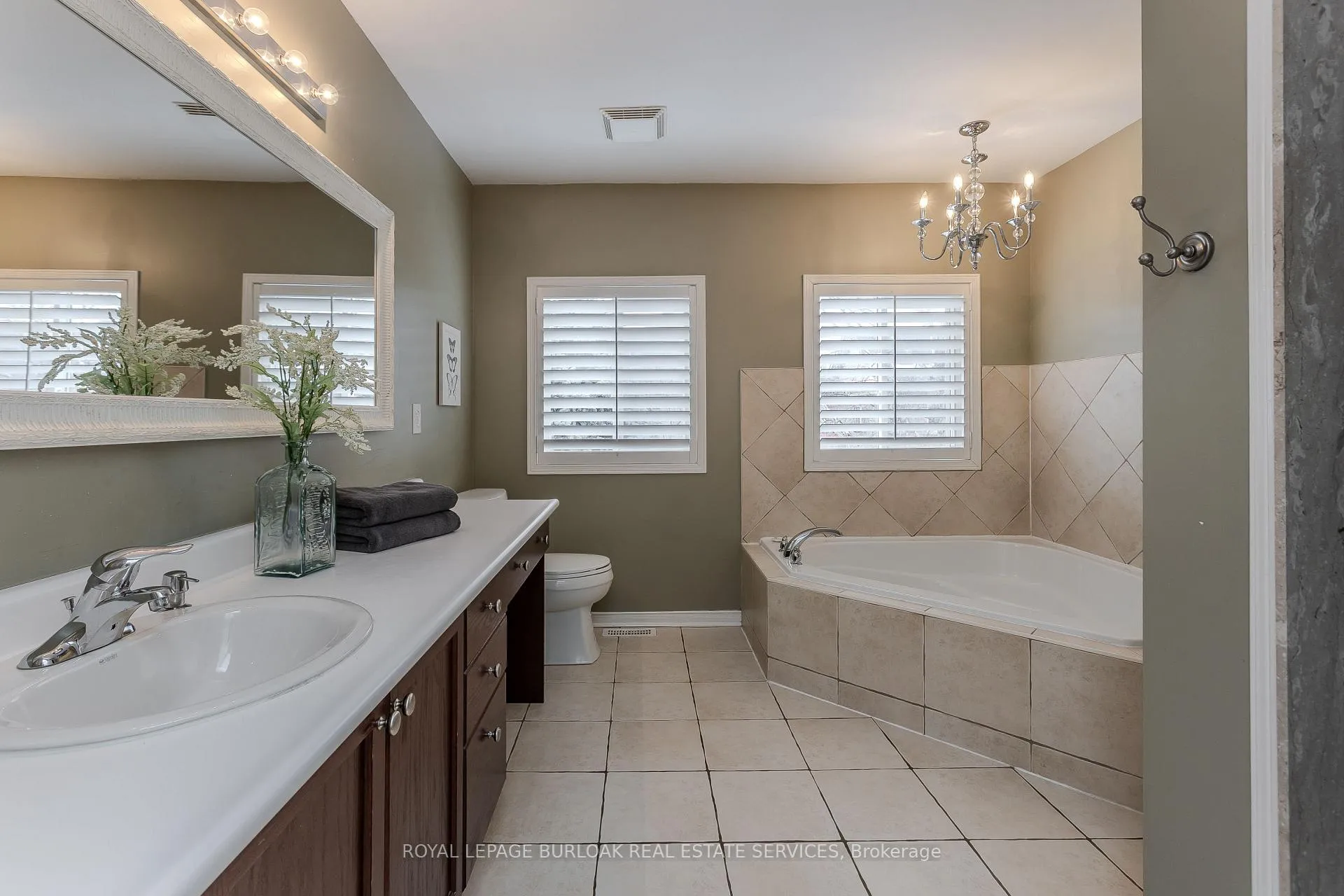 Photo 21 of 2170 Jardine Crescent, Burlington, Orchard — HOMEH