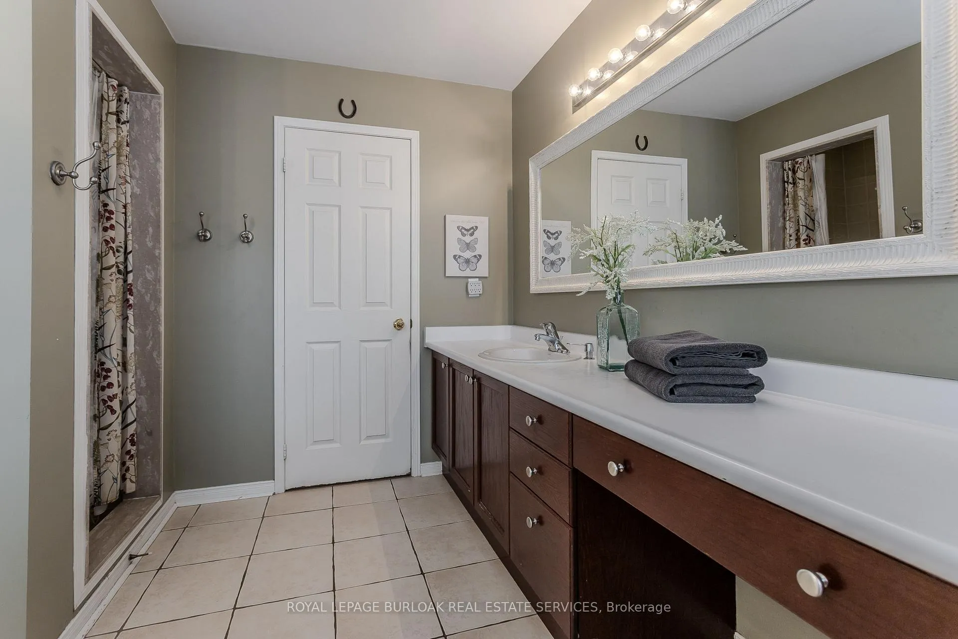 Photo 22 of 2170 Jardine Crescent, Burlington, Orchard — HOMEH