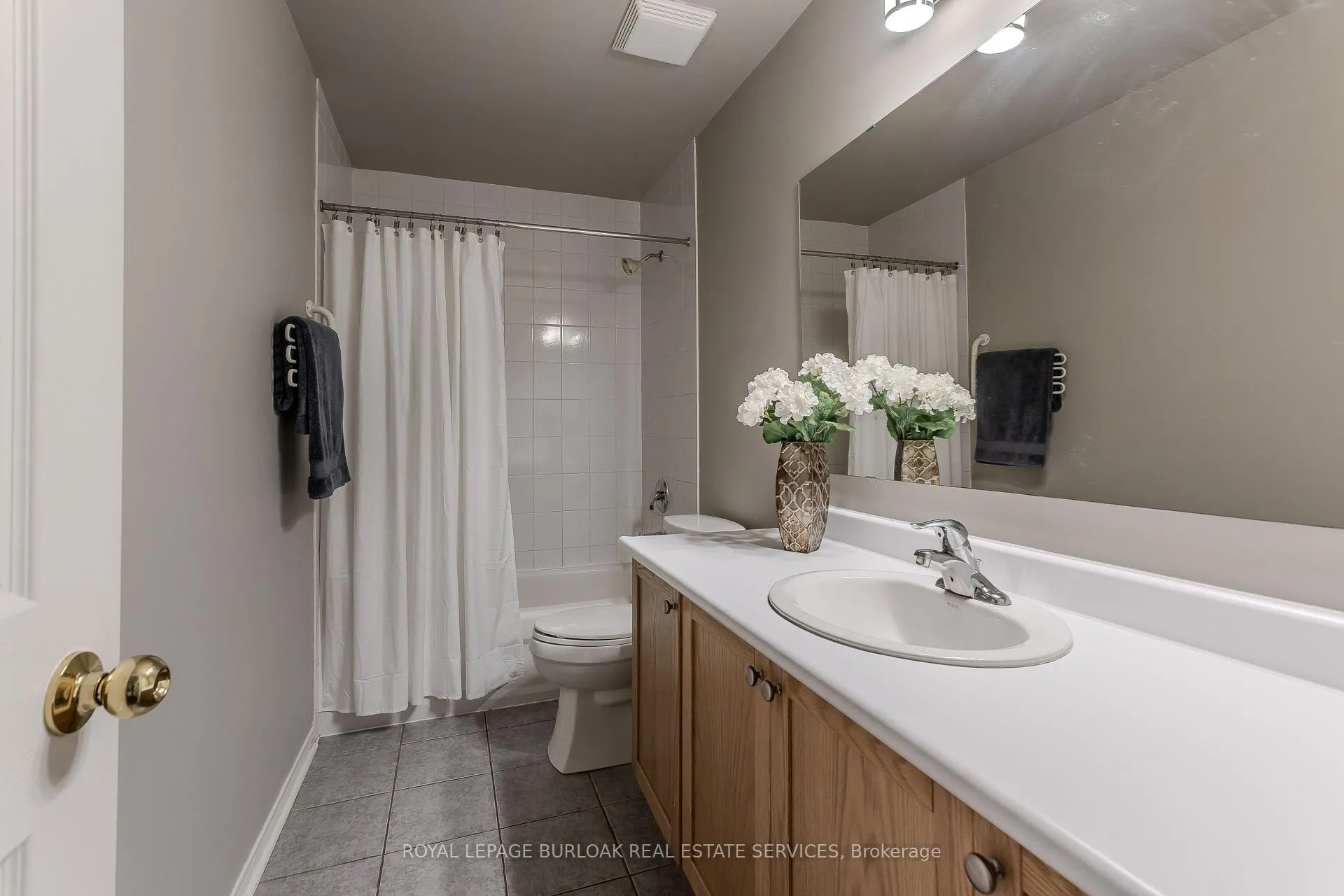 Photo 27 of 2170 Jardine Crescent, Burlington, Orchard — HOMEH