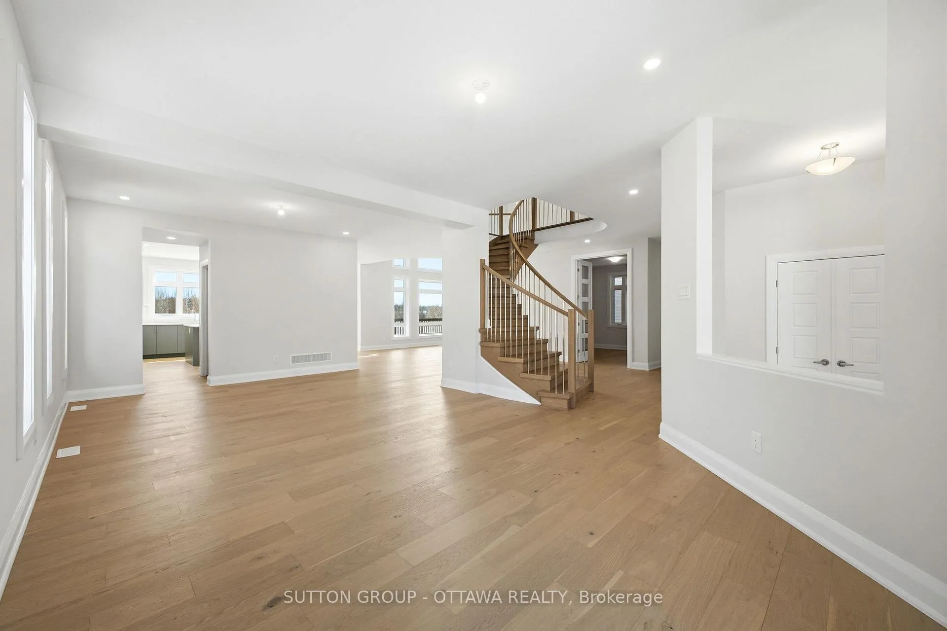 Photo 4 of 395 Longworth Avenue, Ottawa, Leitrim — HOMEH