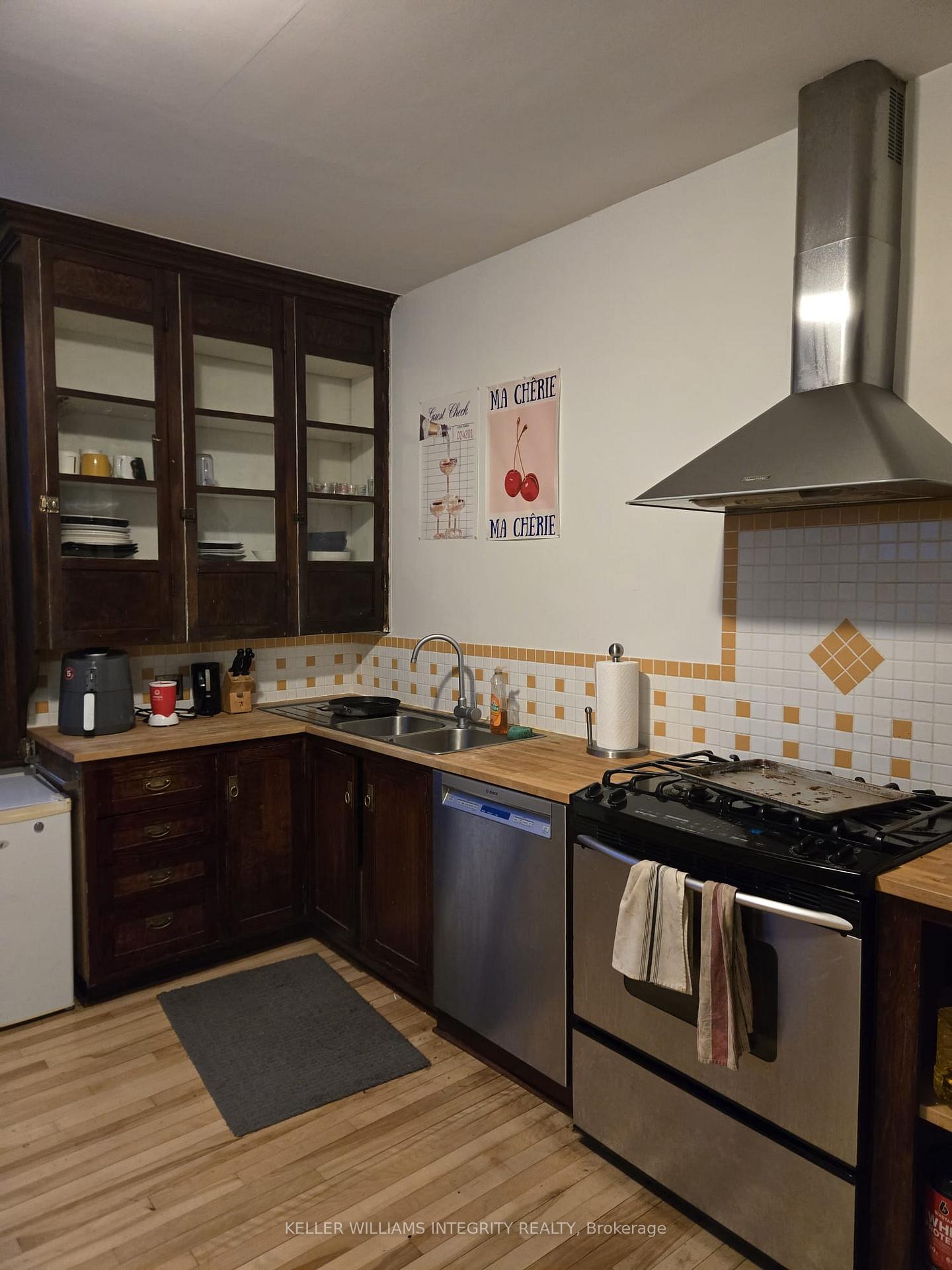 Photo 2 of 210 Blackburn Avenue, Ottawa, Sandy Hill — HOMEH