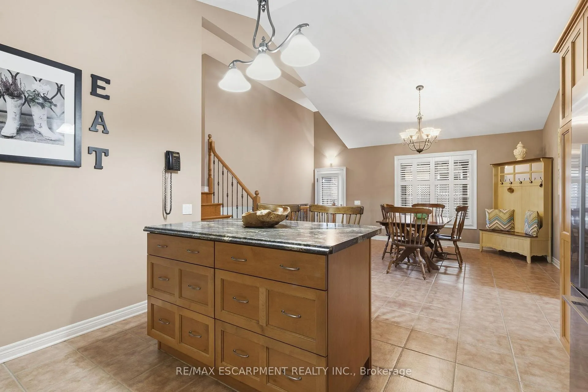Photo 6 of 5 Briarwood Drive, St. Catharines, Rykert/Vansickle — HOMEH