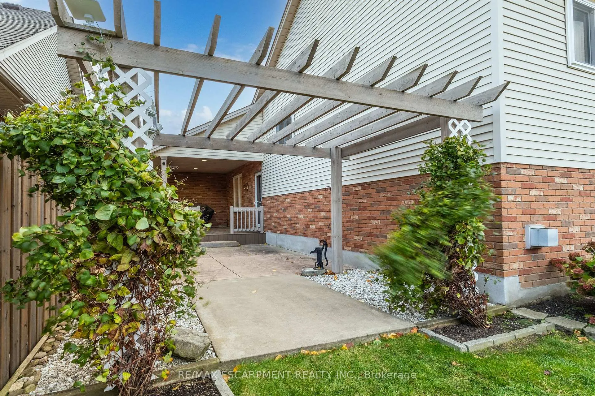 Photo 32 of 5 Briarwood Drive, St. Catharines, Rykert/Vansickle — HOMEH