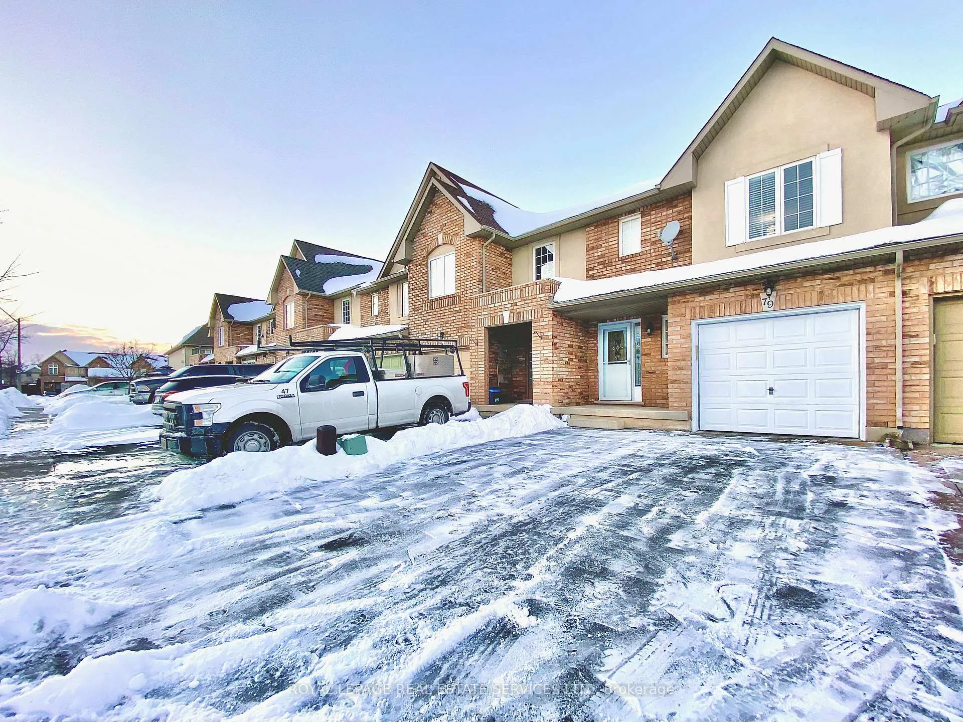 Photo 3 of 79 Meadow Wood Crescent, Hamilton, Stoney Creek Mountain — HOMEH