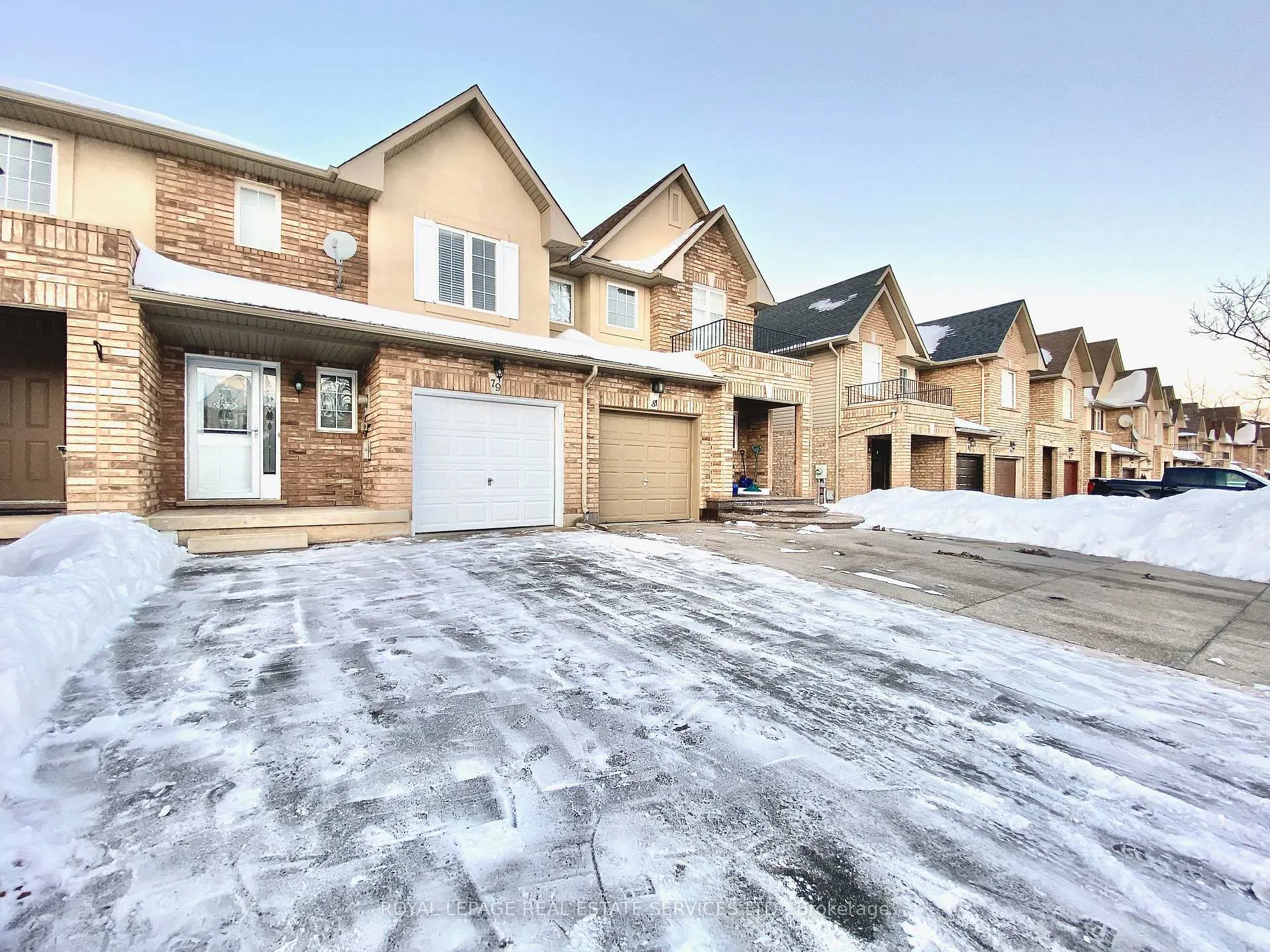 Photo 4 of 79 Meadow Wood Crescent, Hamilton, Stoney Creek Mountain — HOMEH