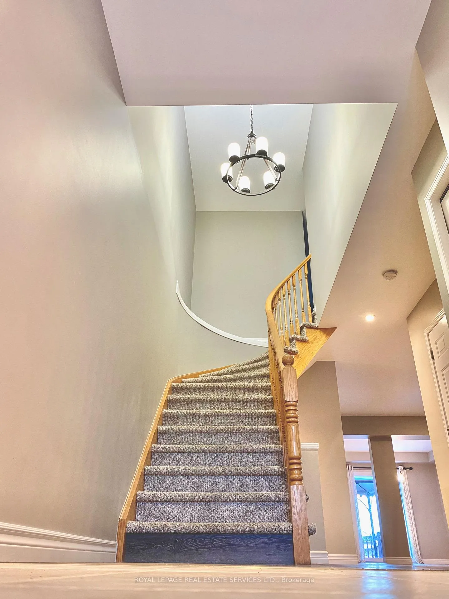 Photo 7 of 79 Meadow Wood Crescent, Hamilton, Stoney Creek Mountain — HOMEH