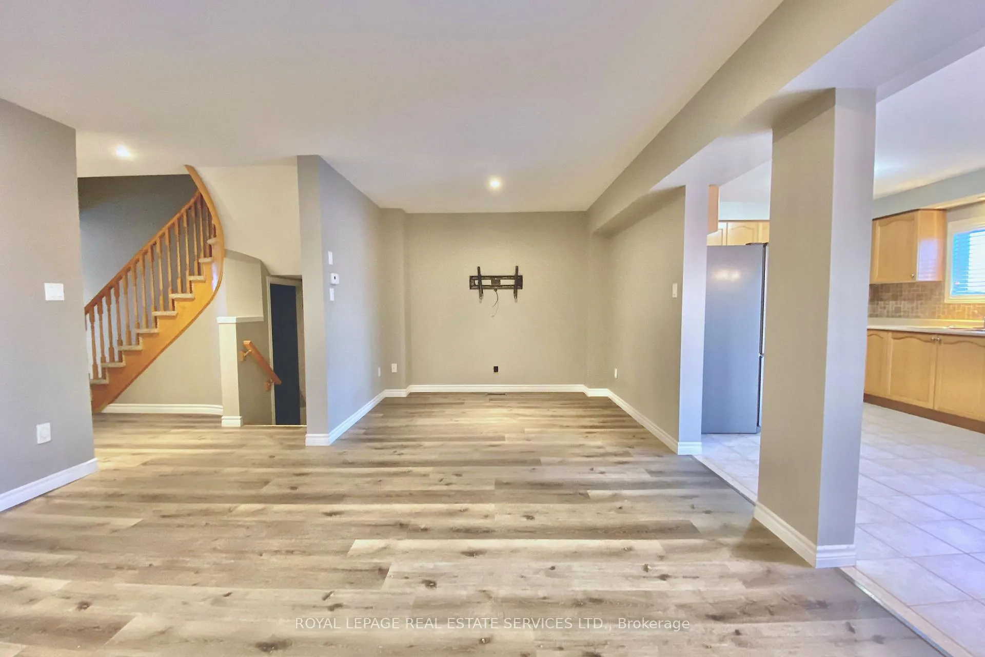 Photo 9 of 79 Meadow Wood Crescent, Hamilton, Stoney Creek Mountain — HOMEH
