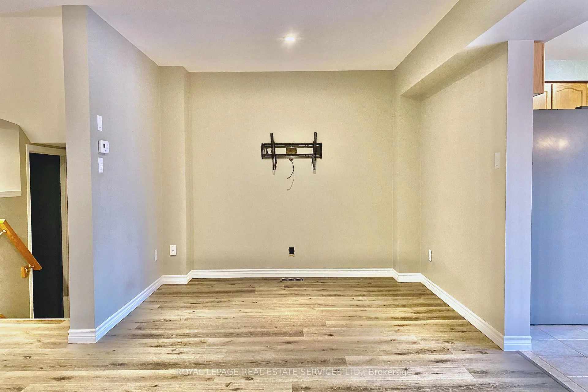 Photo 10 of 79 Meadow Wood Crescent, Hamilton, Stoney Creek Mountain — HOMEH