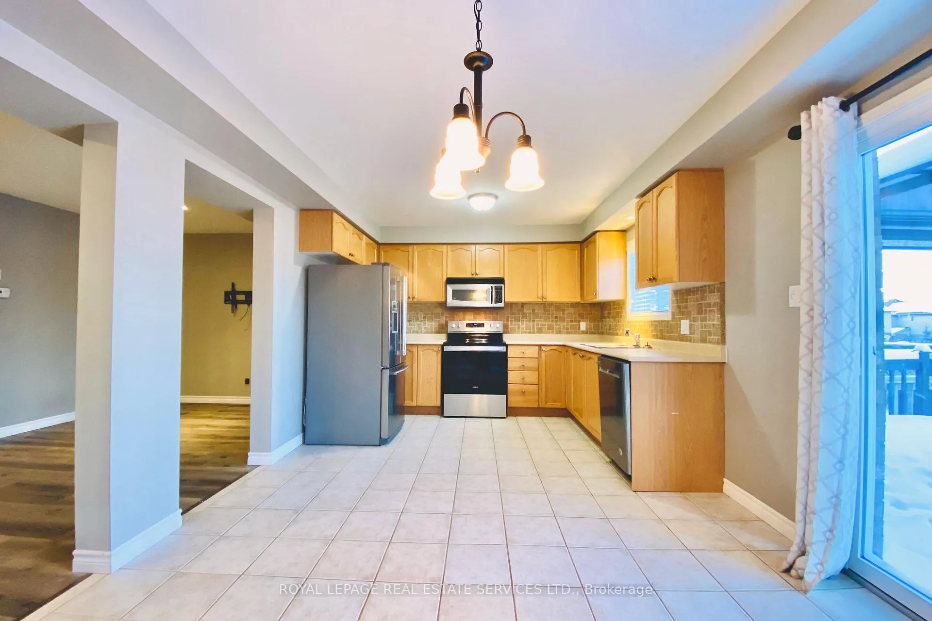 Photo 12 of 79 Meadow Wood Crescent, Hamilton, Stoney Creek Mountain — HOMEH