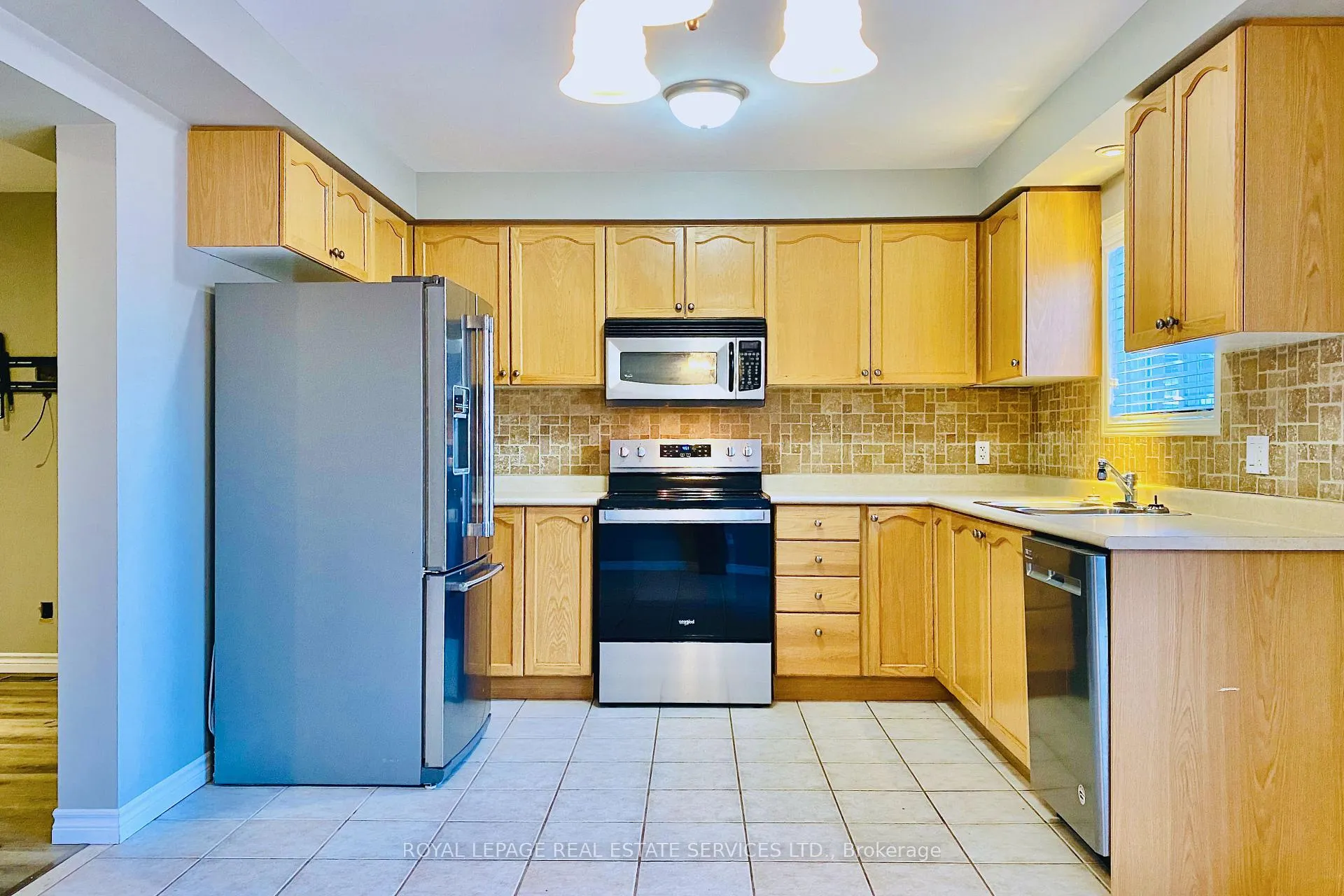 Photo 13 of 79 Meadow Wood Crescent, Hamilton, Stoney Creek Mountain — HOMEH