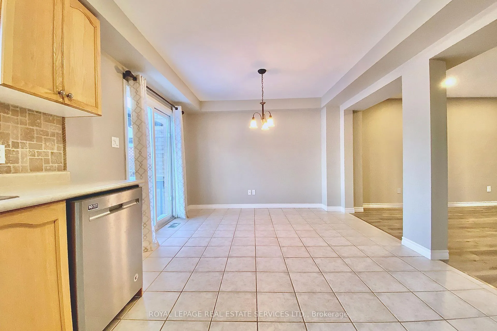 Photo 14 of 79 Meadow Wood Crescent, Hamilton, Stoney Creek Mountain — HOMEH