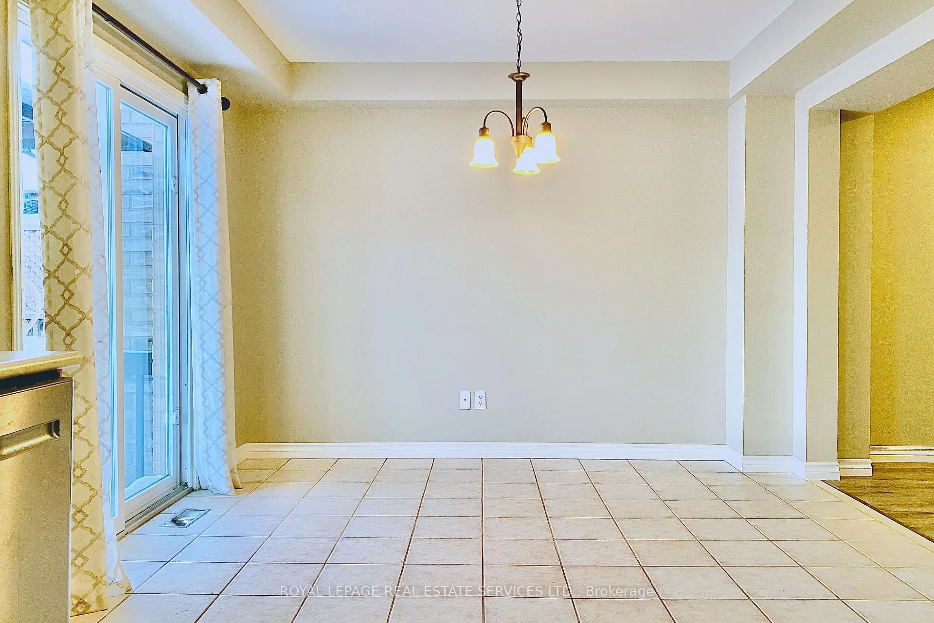 Photo 15 of 79 Meadow Wood Crescent, Hamilton, Stoney Creek Mountain — HOMEH