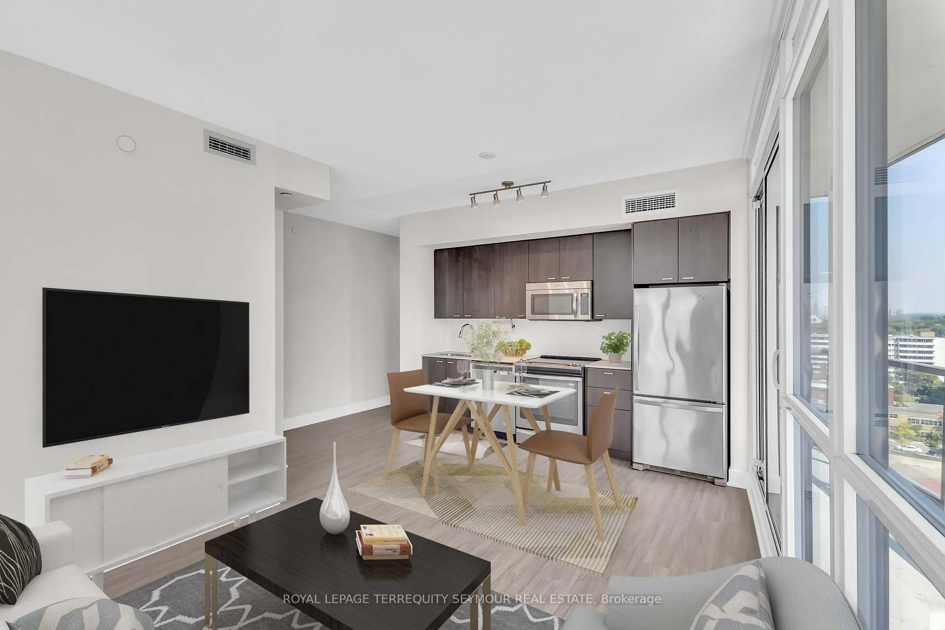 Photo 6 of Unit 1210, 30 Roehampton Avenue, Toronto, Mount Pleasant West — HOMEH
