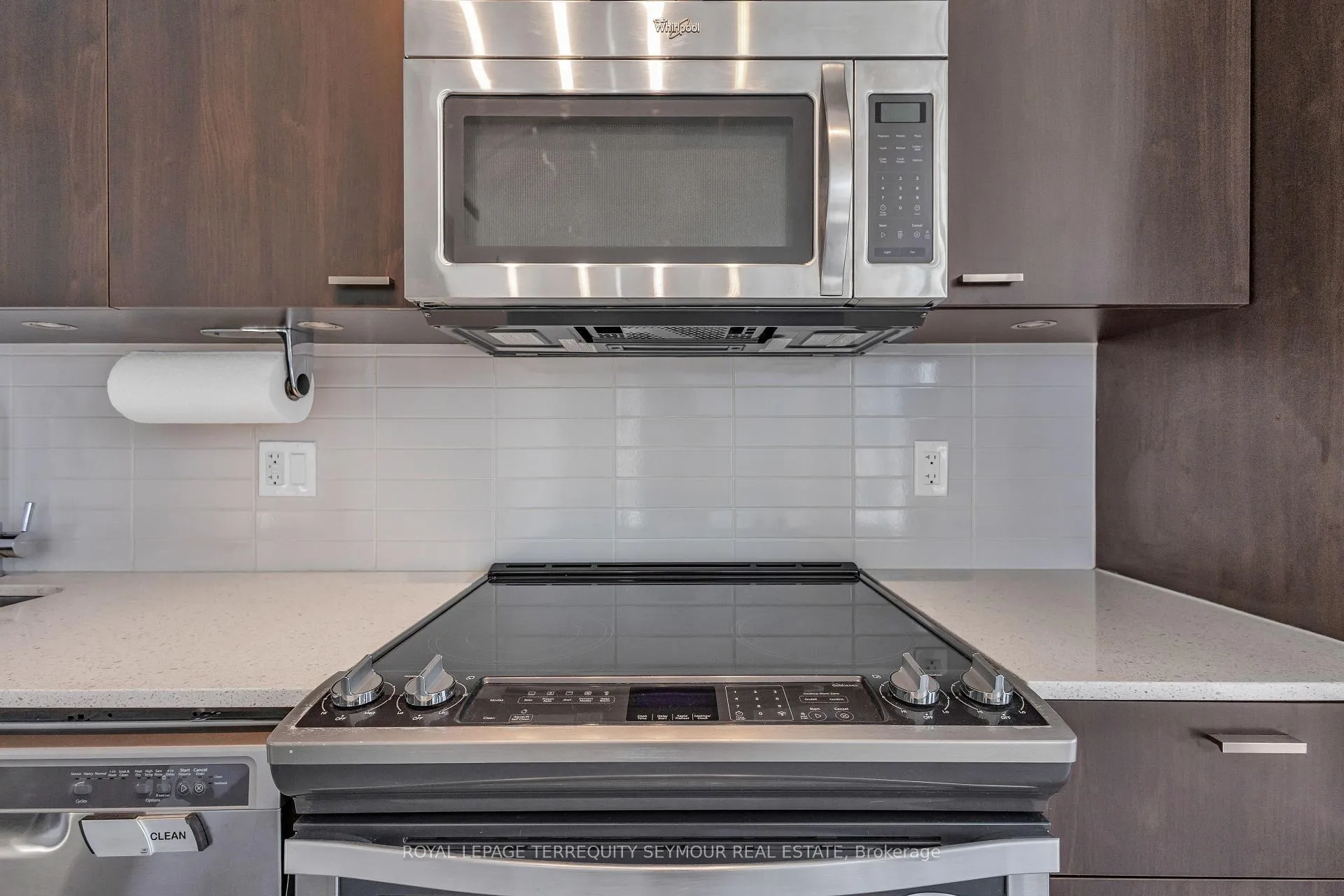 Photo 10 of Unit 1210, 30 Roehampton Avenue, Toronto, Mount Pleasant West — HOMEH