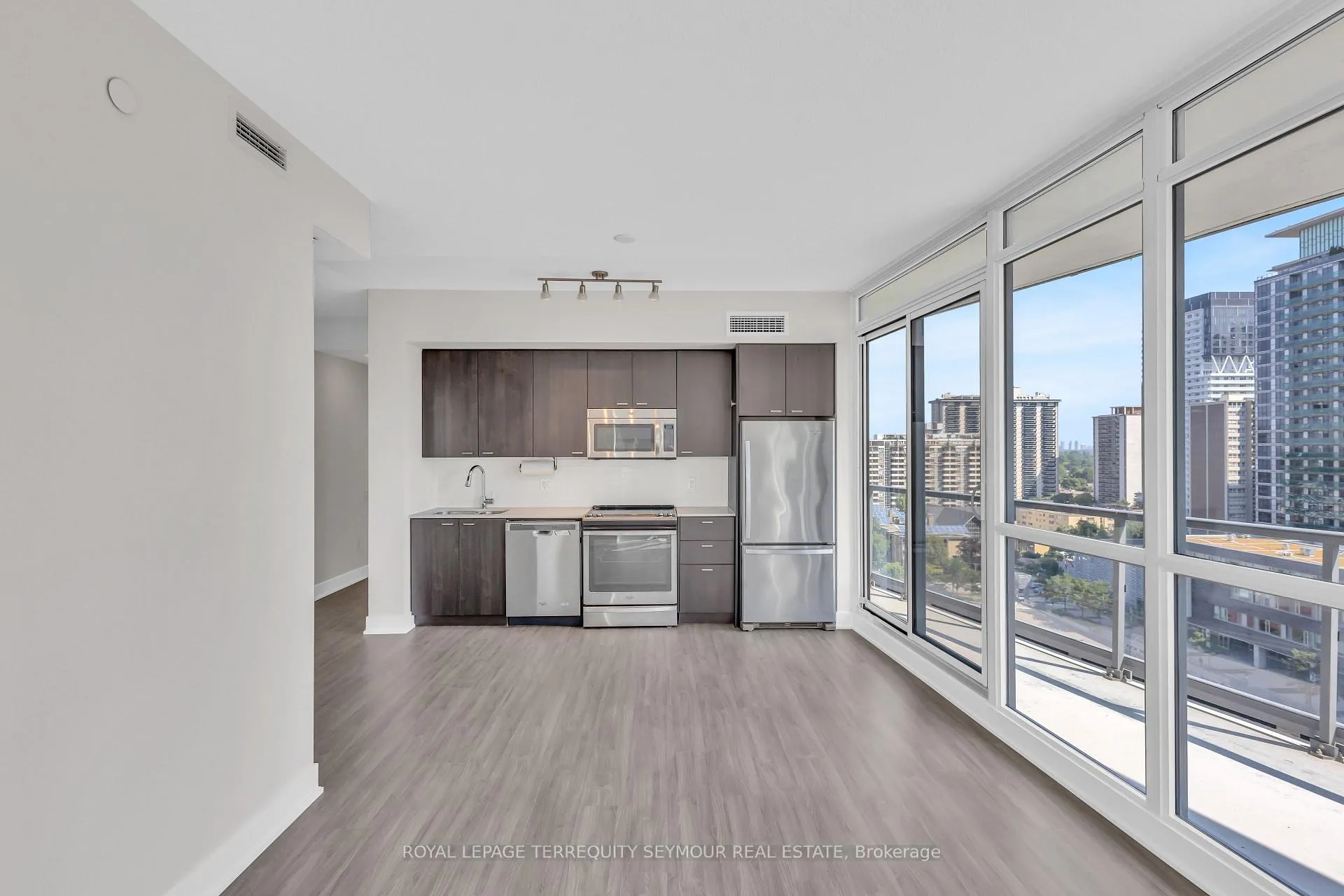Photo 11 of Unit 1210, 30 Roehampton Avenue, Toronto, Mount Pleasant West — HOMEH